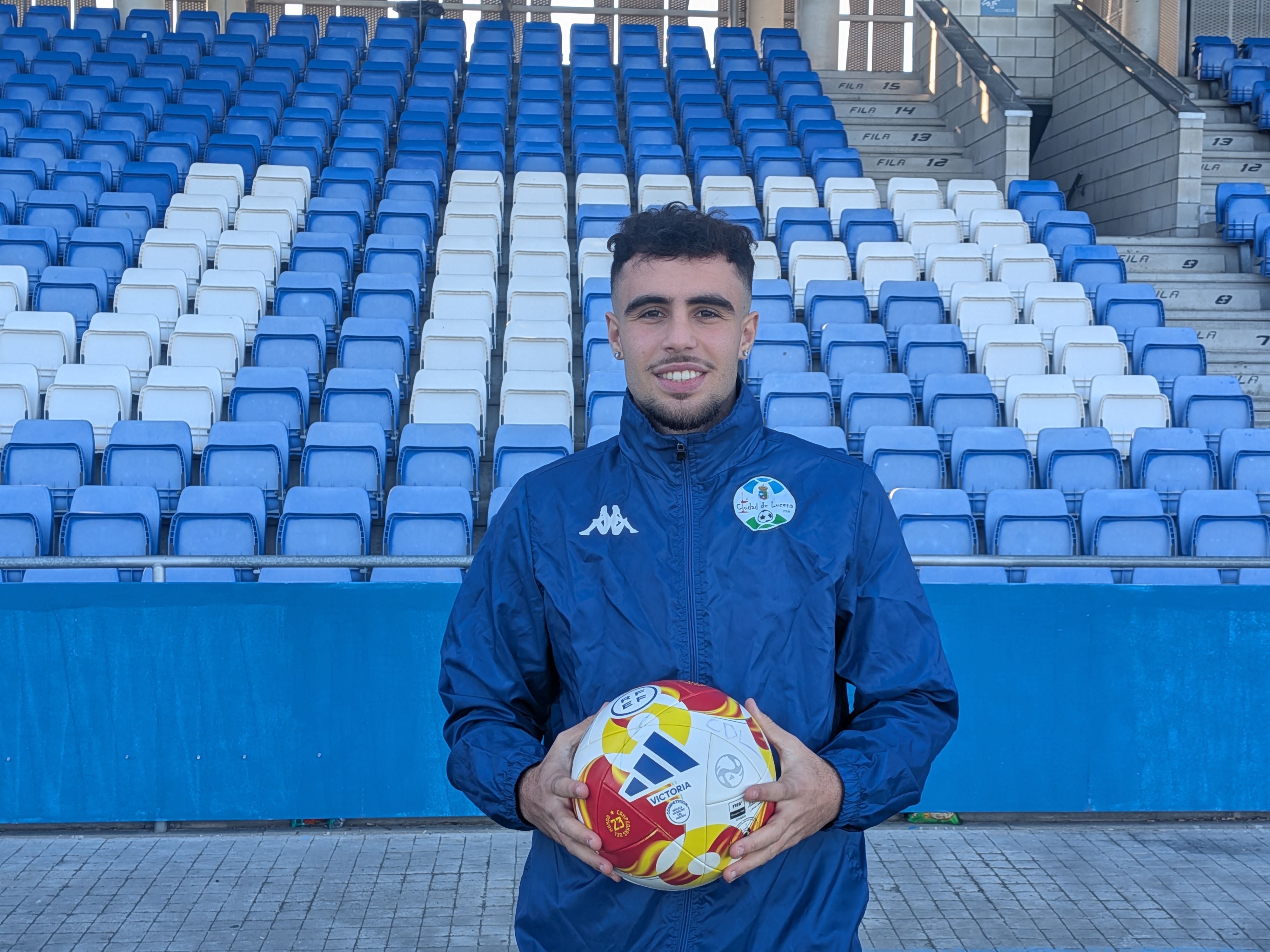 Adrián Valenzuela durante la entrevista