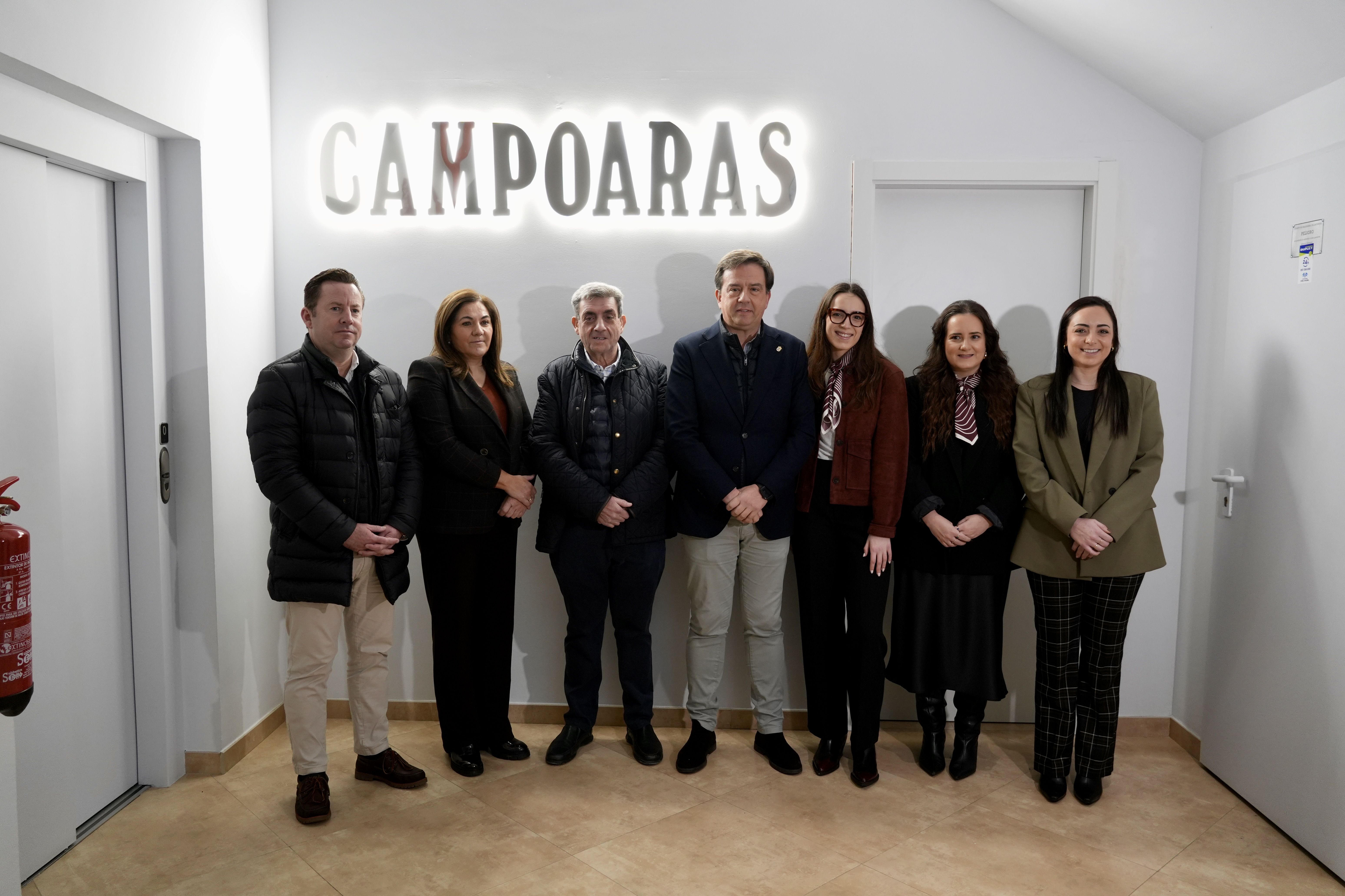 Aurelio Fernández, María de la O Redondo y Francis Aguilar junto a José Luis Ortiz, gerente de Campoaras y sus hijas