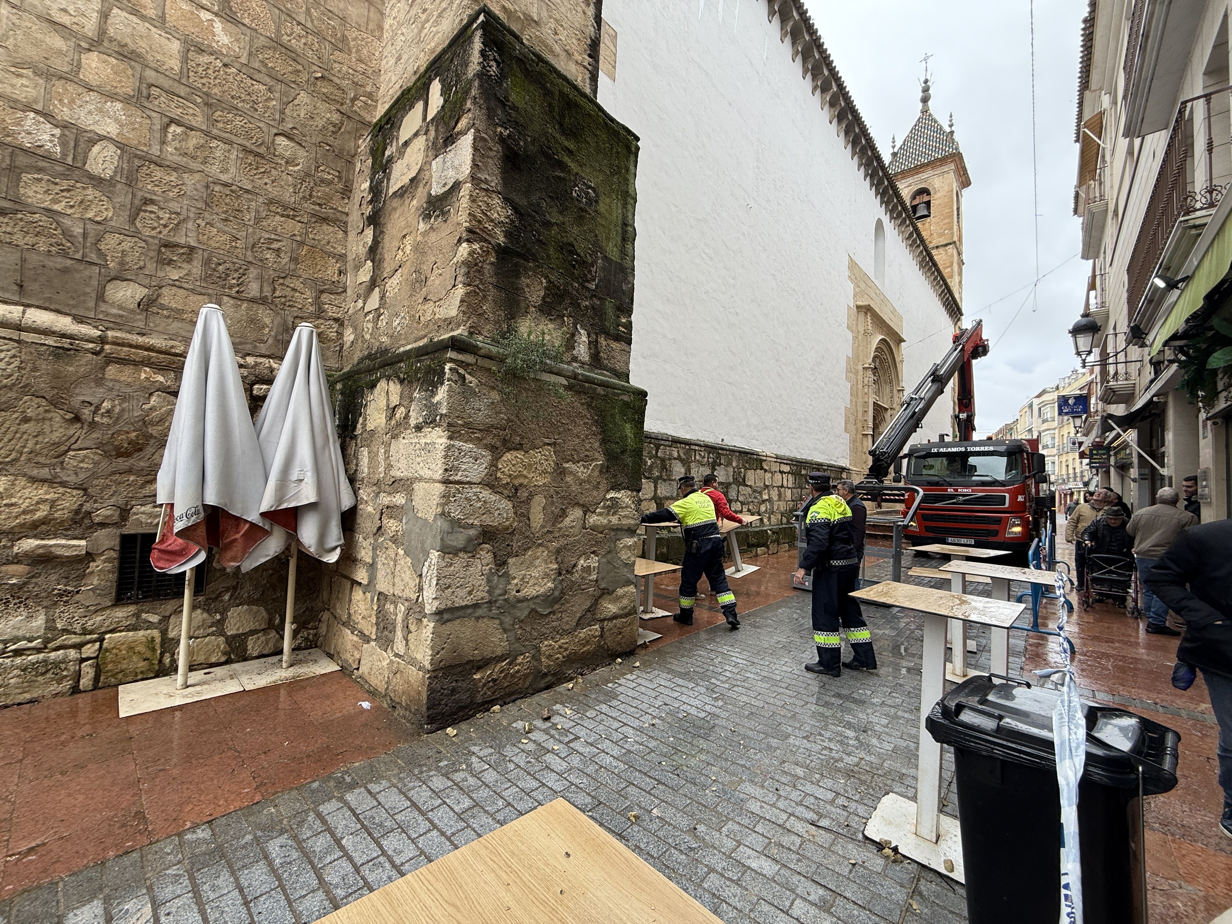Desprendimiento de cascotes en la fachada Norte de San Mateo2
