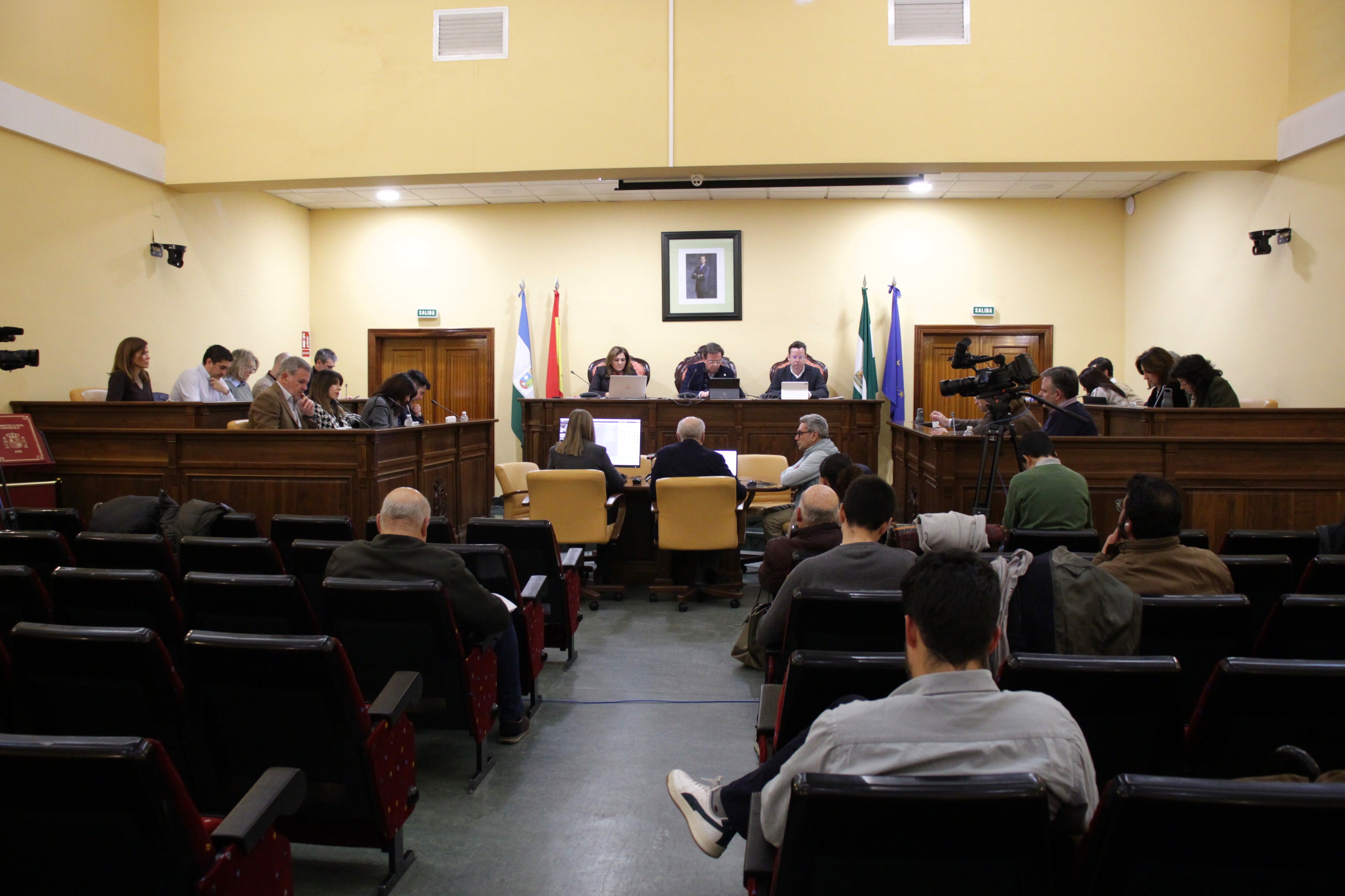 Un momento de la sesión plenaria celebrada ayer en el Ayuntamiento de Lucena