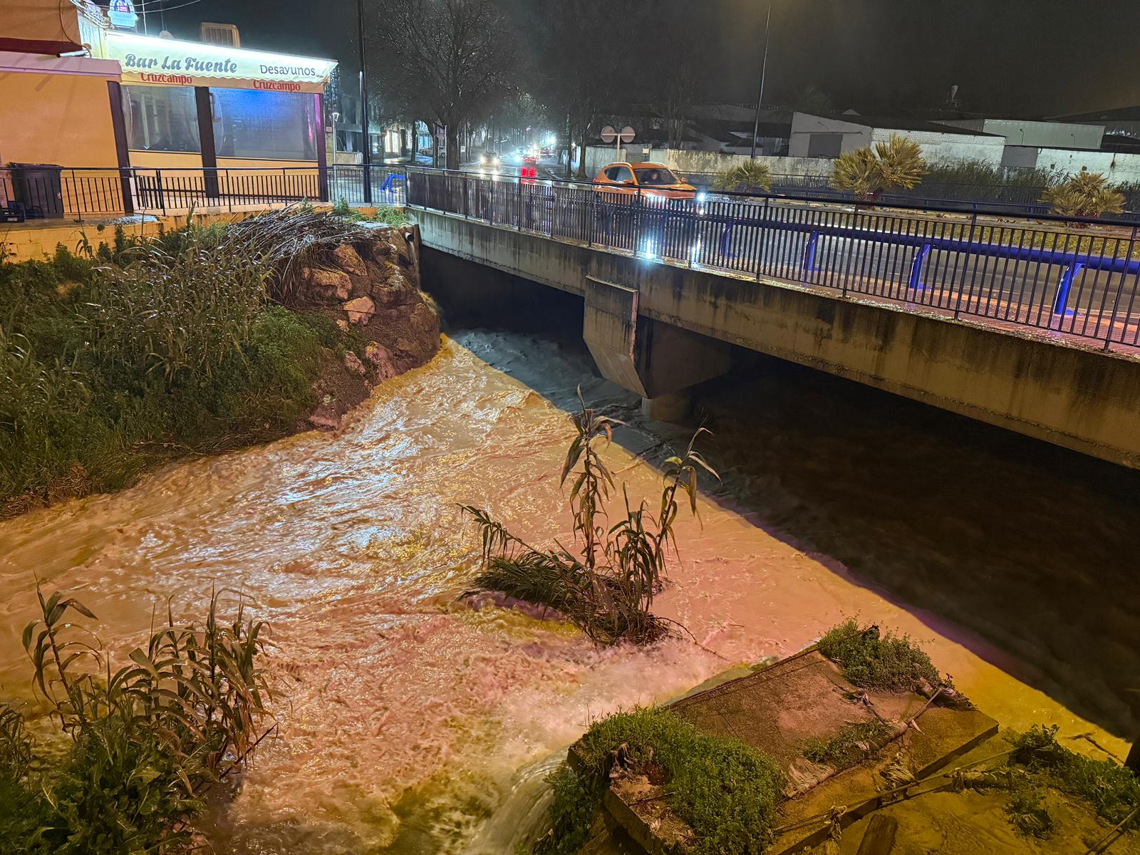 Paso del río Lucena por el Puente de Cabra