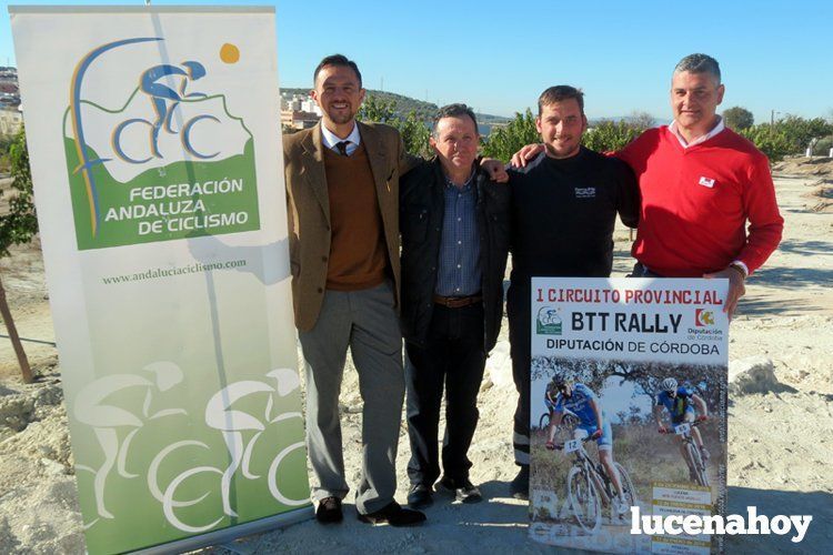  Manuel Lara Cantizani, Manuel Barea García y miembros del club MTB Puente Vadillo. 