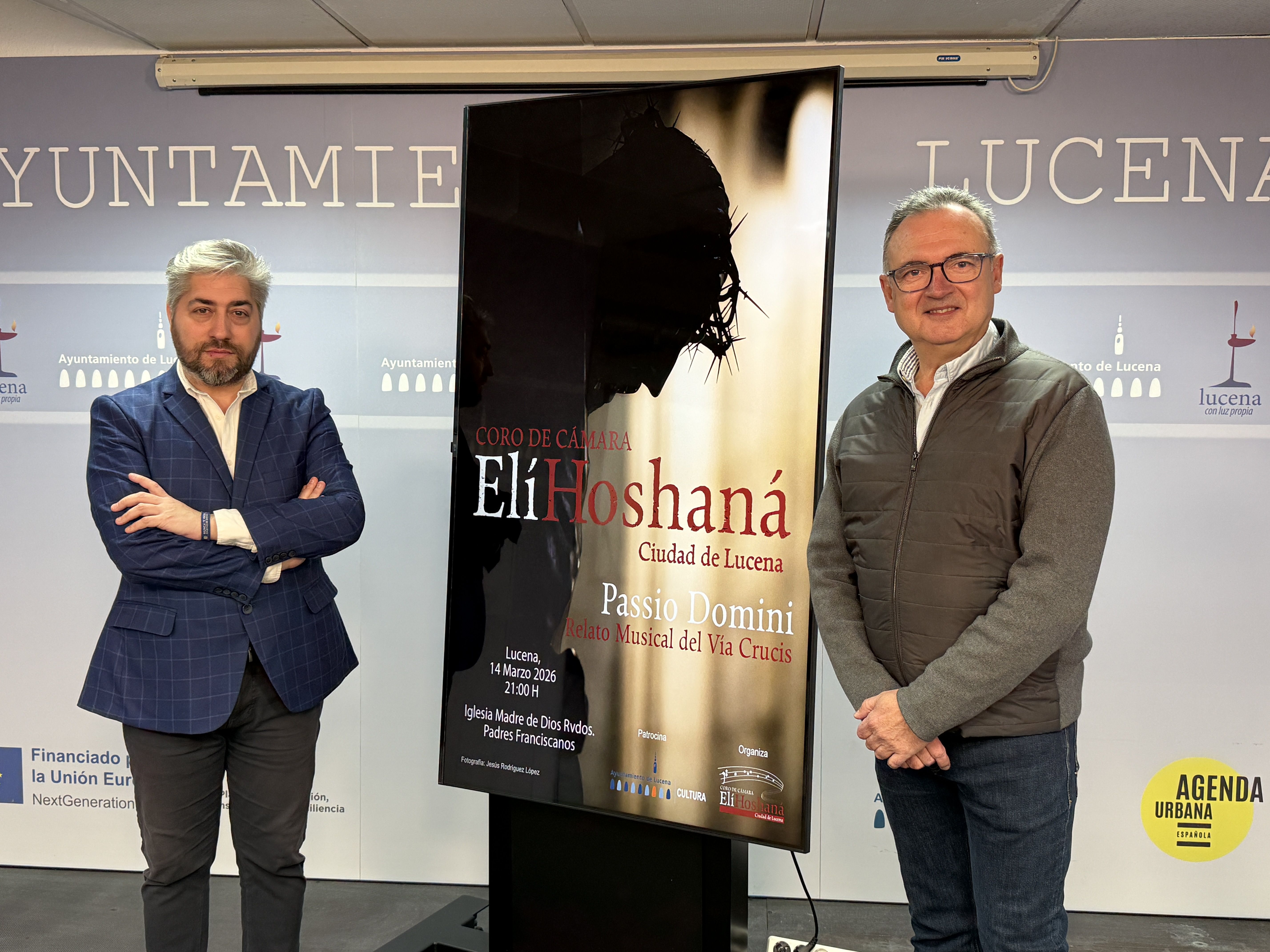 El concejal de Cultura, Francisco Barbancho, y el presidente del coro, Enrique Reyes durante la presentación del concierto.