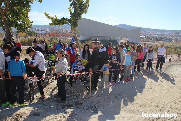 El ciclista gaditano Juan Domínguez y la cordobesa Elena Vilches ganan en Lucena en la primera prueba del I Circuito Provincial de BTT Rally