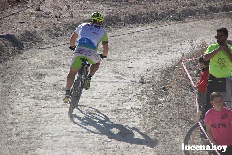 El ciclista gaditano Juan Domínguez y la cordobesa Elena Vilches ganan en Lucena en la primera prueba del I Circuito Provincial de BTT Rally