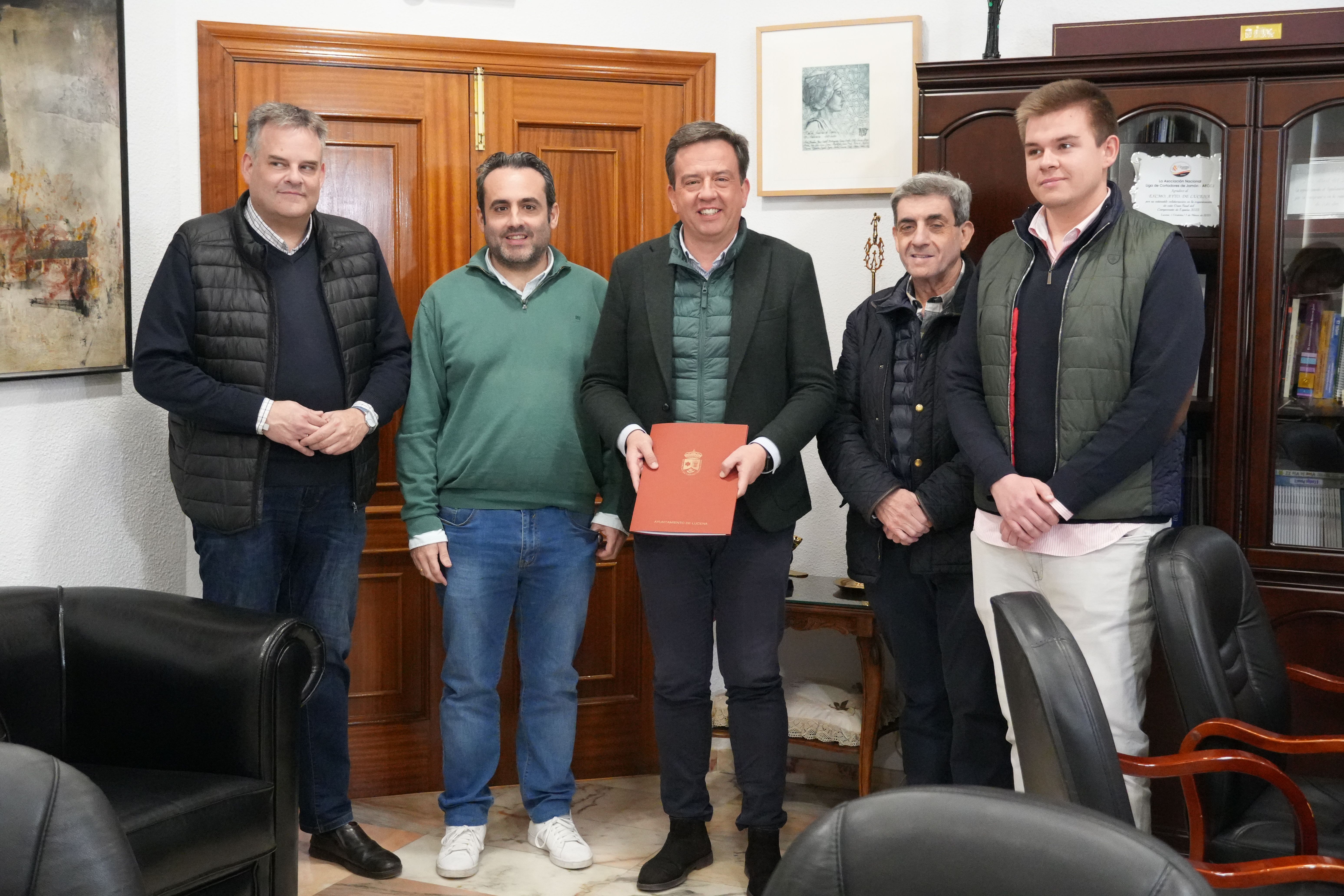 Firma del convenio del Ayuntamiento con el Club Deportivo Ciudad de Lucena