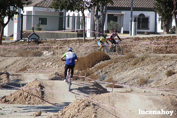 El ciclista gaditano Juan Domínguez y la cordobesa Elena Vilches ganan en Lucena en la primera prueba del I Circuito Provincial de BTT Rally El ciclista gaditano Juan Domínguez y la cordobesa Elena Vilches ganan en Lucena en la primera prueba del I Circuito Provincial de BTT Rally