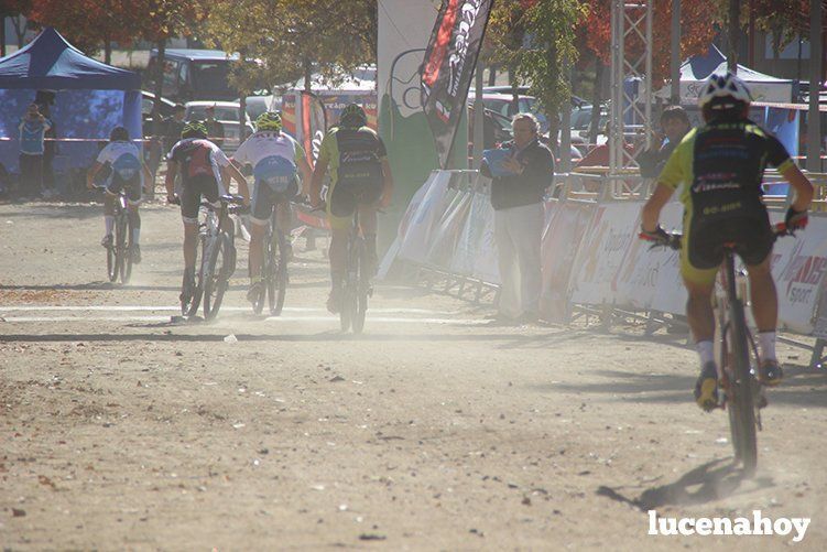El ciclista gaditano Juan Domínguez y la cordobesa Elena Vilches ganan en Lucena en la primera prueba del I Circuito Provincial de BTT Rally El ciclista gaditano Juan Domínguez y la cordobesa Elena Vilches ganan en Lucena en la primera prueba del I Circuito Provincial de BTT Rally