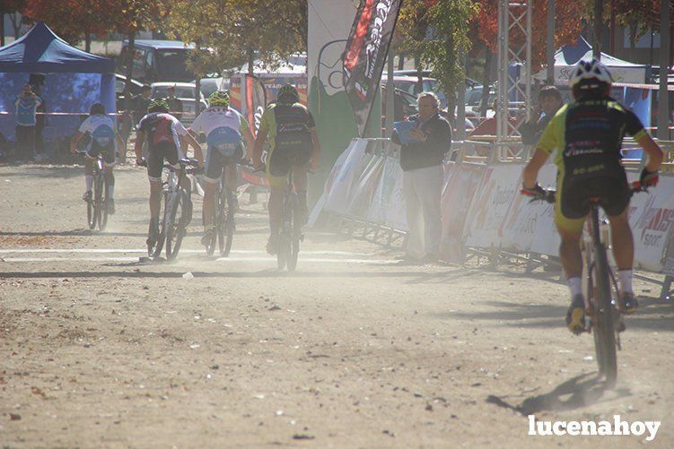 El ciclista gaditano Juan Domínguez y la cordobesa Elena Vilches ganan en Lucena en la primera prueba del I Circuito Provincial de BTT Rally