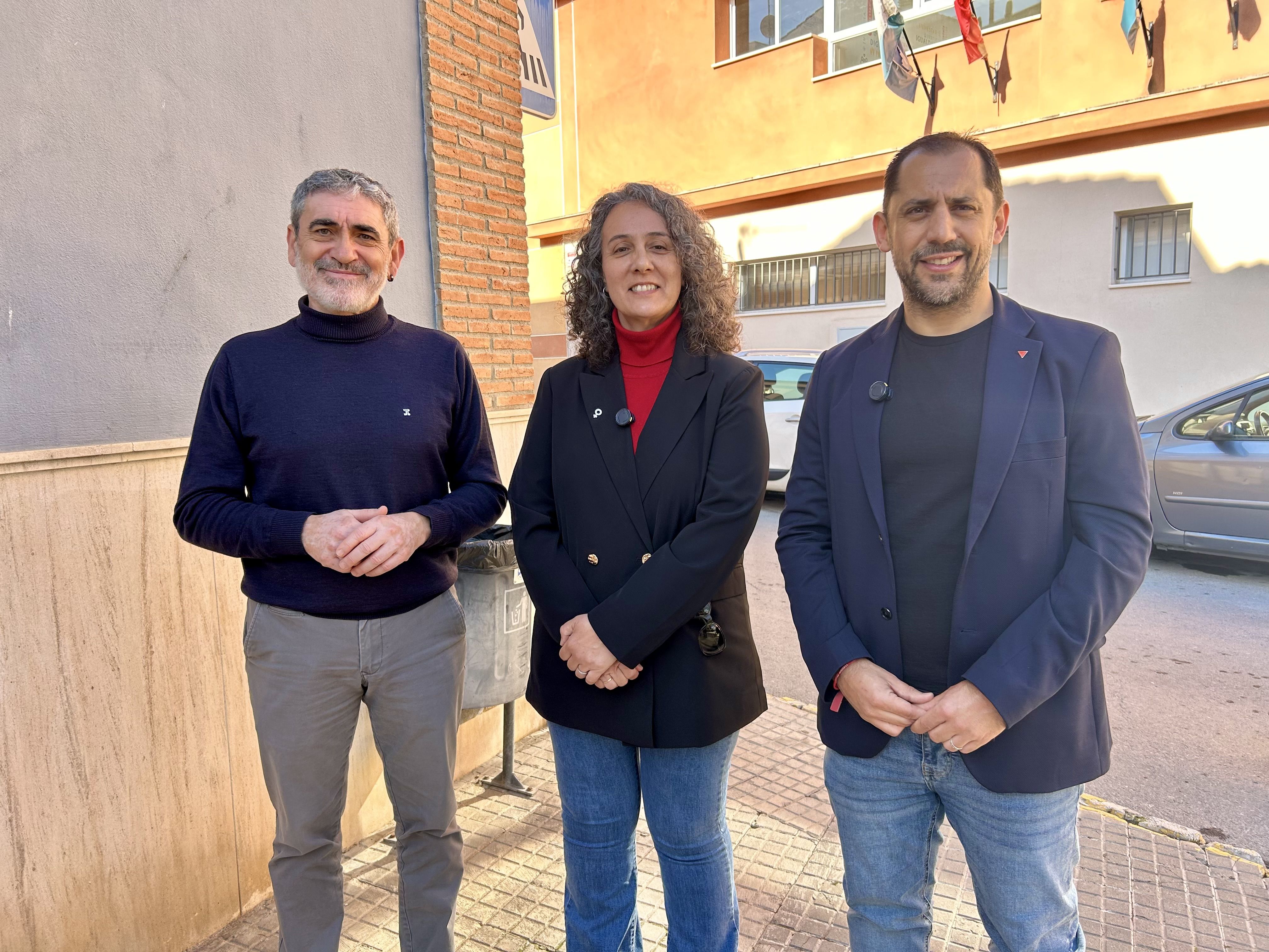 Miguel Villa; el coordinador provincial de IU Córdoba, Sebastián Pérez; y la candidata al Parlamento andaluz por la coalición Por Andalucía, Rosa María Rodríguez.