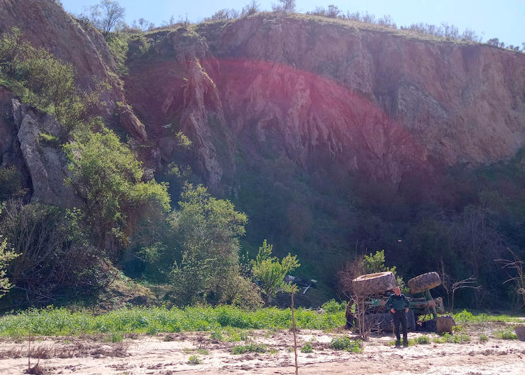 Tractor accidentado en el término municipal de Fuente Tójar