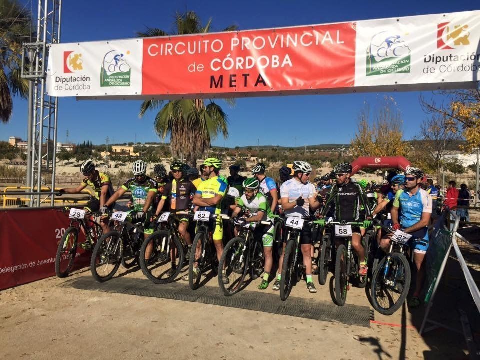 El ciclista gaditano Juan Domínguez y la cordobesa Elena Vilches ganan en Lucena en la primera prueba del I Circuito Provincial de BTT Rally