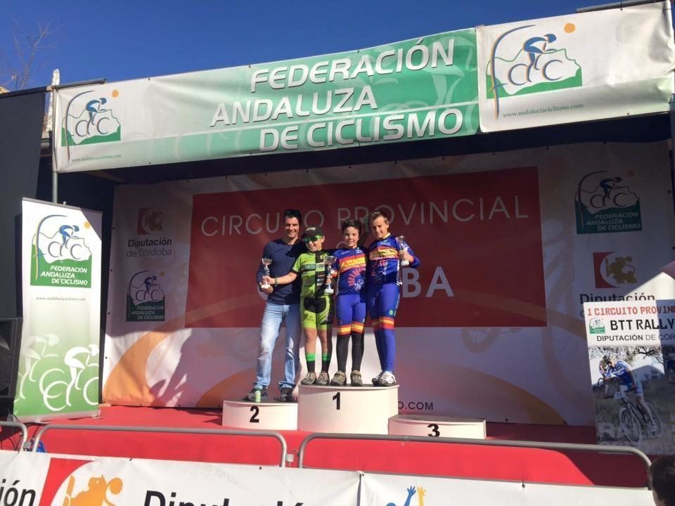 El ciclista gaditano Juan Domínguez y la cordobesa Elena Vilches ganan en Lucena en la primera prueba del I Circuito Provincial de BTT Rally