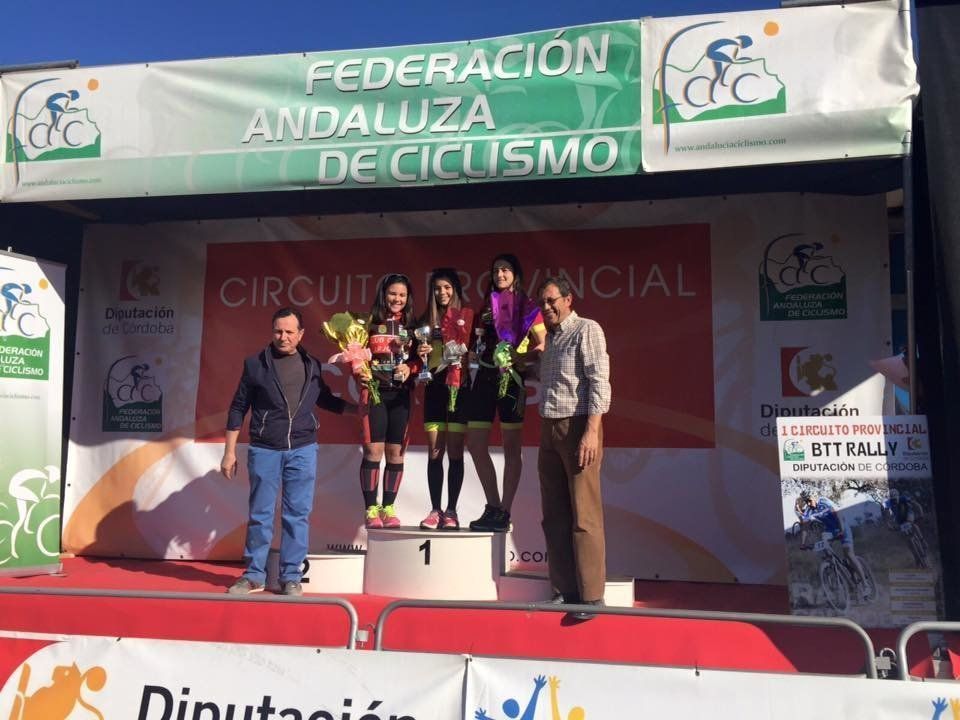 El ciclista gaditano Juan Domínguez y la cordobesa Elena Vilches ganan en Lucena en la primera prueba del I Circuito Provincial de BTT Rally