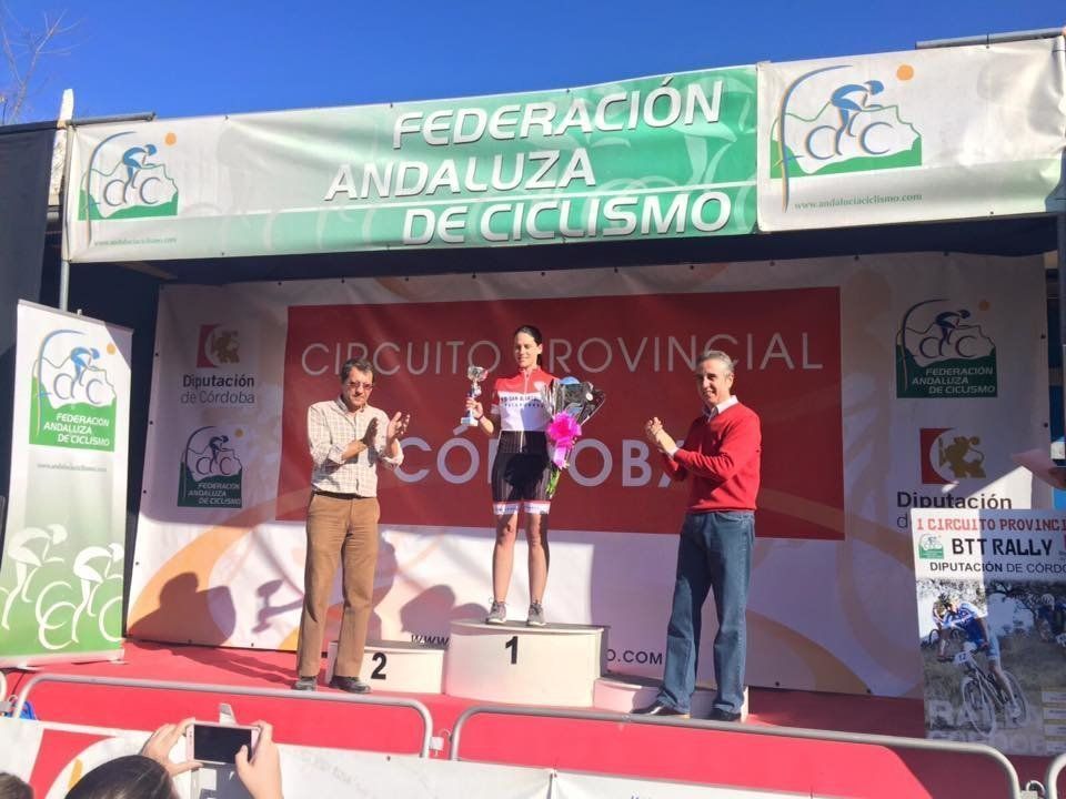 El ciclista gaditano Juan Domínguez y la cordobesa Elena Vilches ganan en Lucena en la primera prueba del I Circuito Provincial de BTT Rally