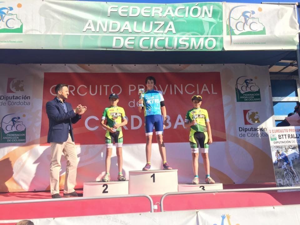 El ciclista gaditano Juan Domínguez y la cordobesa Elena Vilches ganan en Lucena en la primera prueba del I Circuito Provincial de BTT Rally