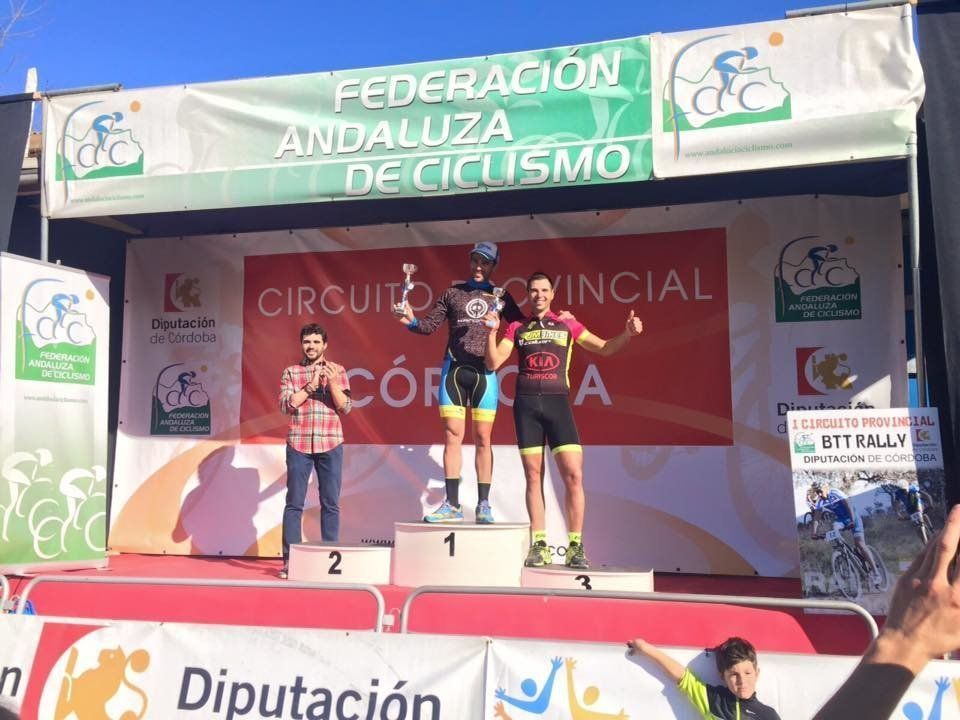 El ciclista gaditano Juan Domínguez y la cordobesa Elena Vilches ganan en Lucena en la primera prueba del I Circuito Provincial de BTT Rally