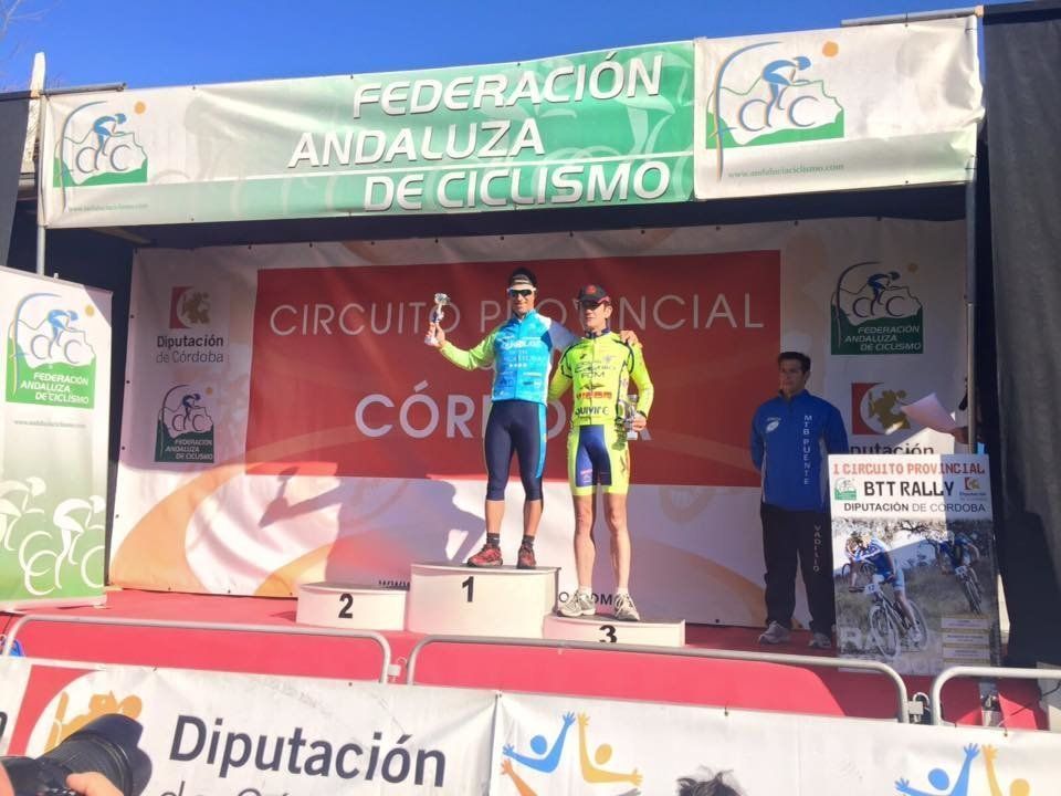 El ciclista gaditano Juan Domínguez y la cordobesa Elena Vilches ganan en Lucena en la primera prueba del I Circuito Provincial de BTT Rally