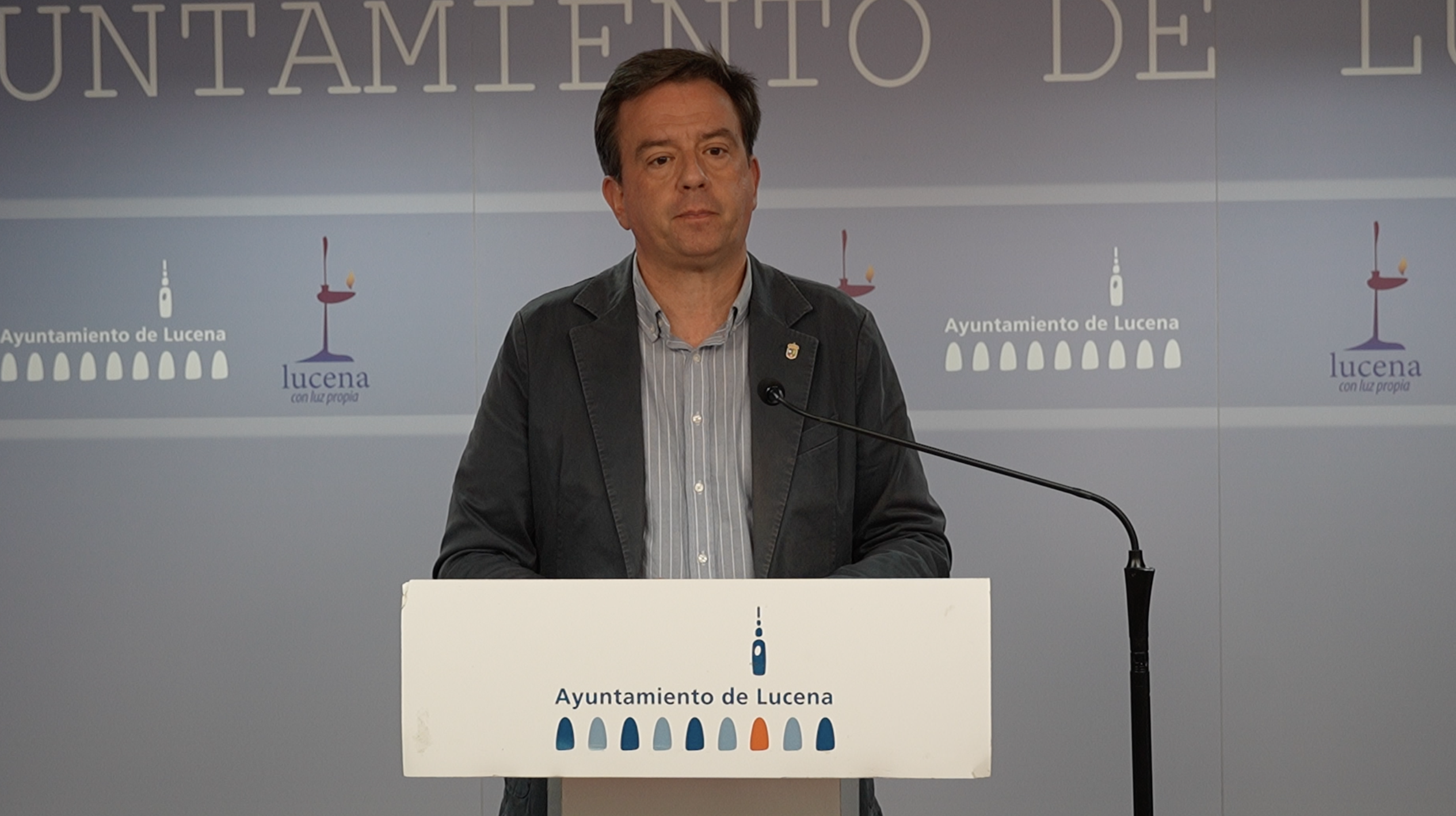 Aurelio Fernández, esta mañana ante los medios de comunicación para exponer el acuerdo Aurelio Fernández, esta mañana ante los medios de comunicación para exponer el acuerdo