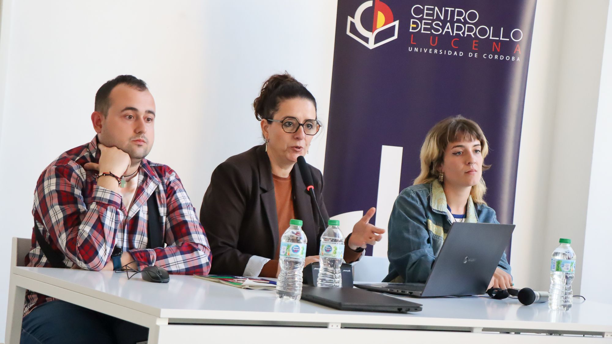 Un instante durante la presentación del programa por parte de su directora Carmen Cruz, en la Sala Entrepatios de la Casa de los Mora. Un instante durante la presentación del programa por parte de su directora Carmen Cruz, en la Sala Entrepatios de la Casa de los Mora.