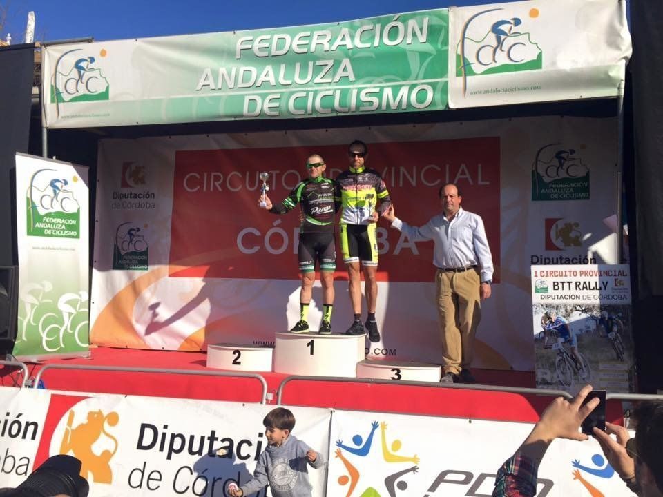 El ciclista gaditano Juan Domínguez y la cordobesa Elena Vilches ganan en Lucena en la primera prueba del I Circuito Provincial de BTT Rally