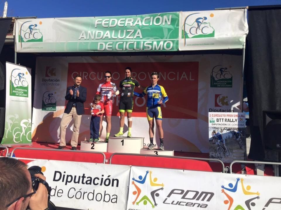 El ciclista gaditano Juan Domínguez y la cordobesa Elena Vilches ganan en Lucena en la primera prueba del I Circuito Provincial de BTT Rally