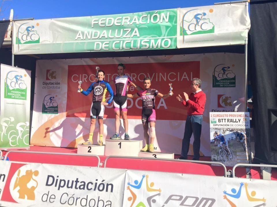 El ciclista gaditano Juan Domínguez y la cordobesa Elena Vilches ganan en Lucena en la primera prueba del I Circuito Provincial de BTT Rally El ciclista gaditano Juan Domínguez y la cordobesa Elena Vilches ganan en Lucena en la primera prueba del I Circuito Provincial de BTT Rally