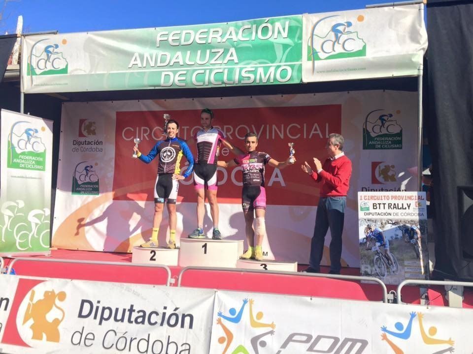 El ciclista gaditano Juan Domínguez y la cordobesa Elena Vilches ganan en Lucena en la primera prueba del I Circuito Provincial de BTT Rally