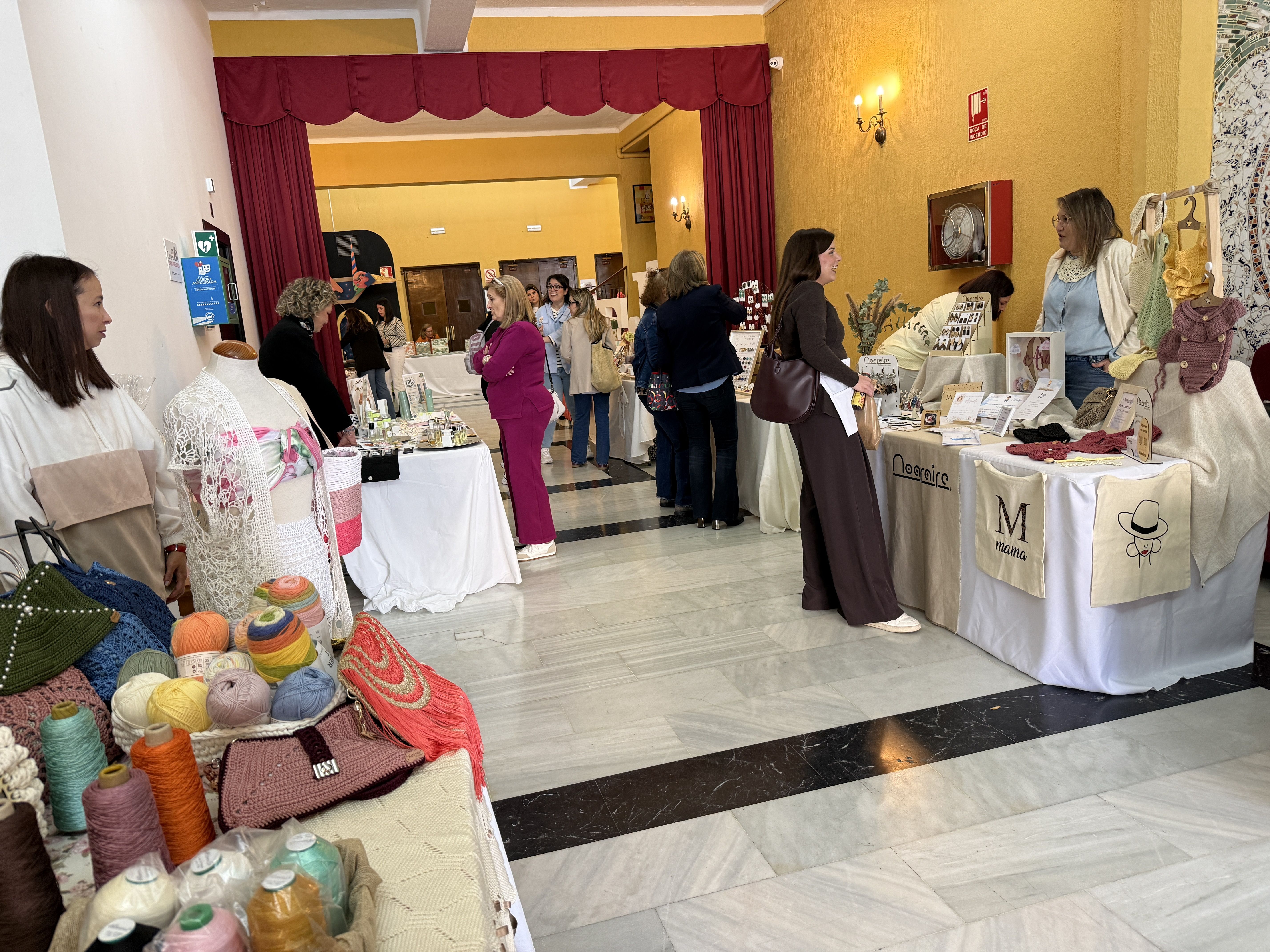 Una docena de estands se dan cita durante la jornada de hoy en el hall del Palacio Erisana.