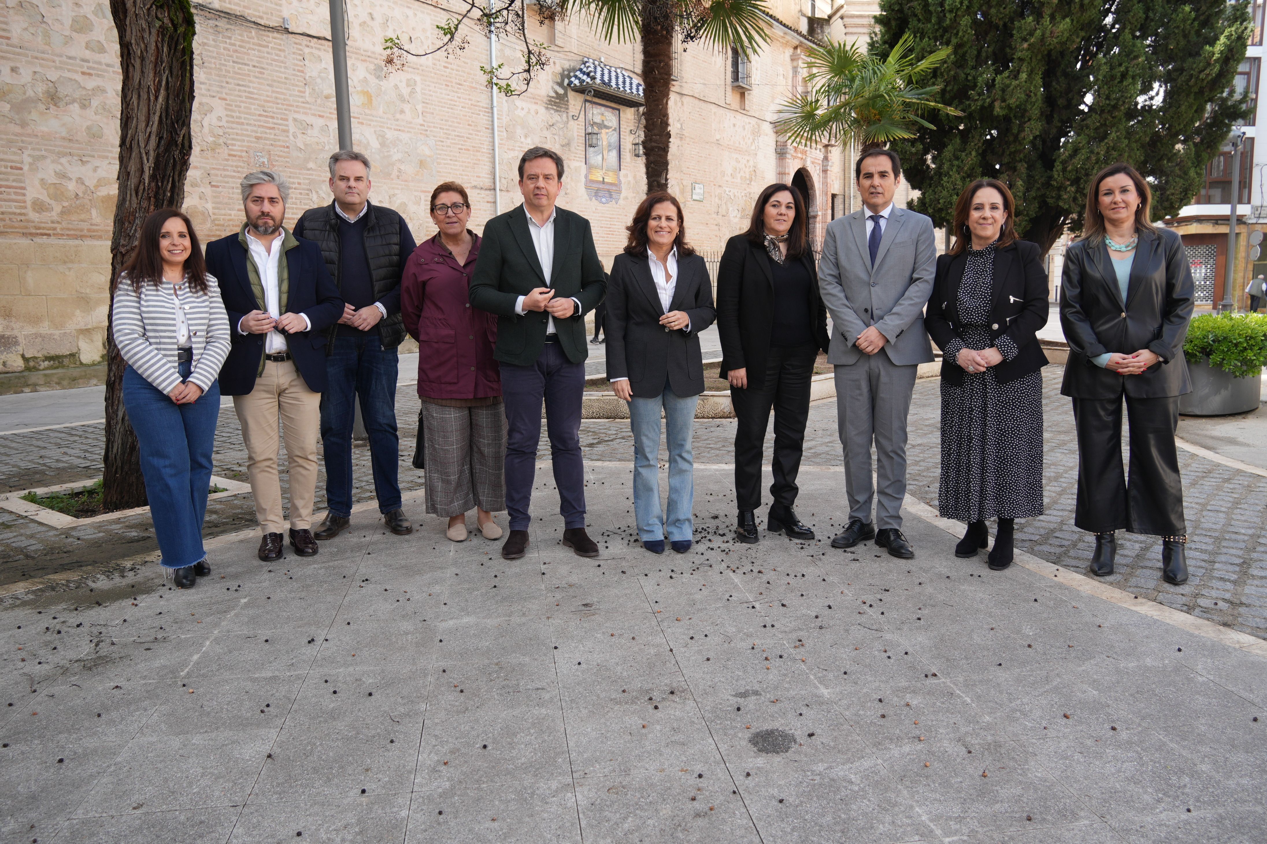 Foto de familia tras la presentación de Miriam Ortiz como integrante de la candidatura del PP a las elecciones andaluzas por Córdoba