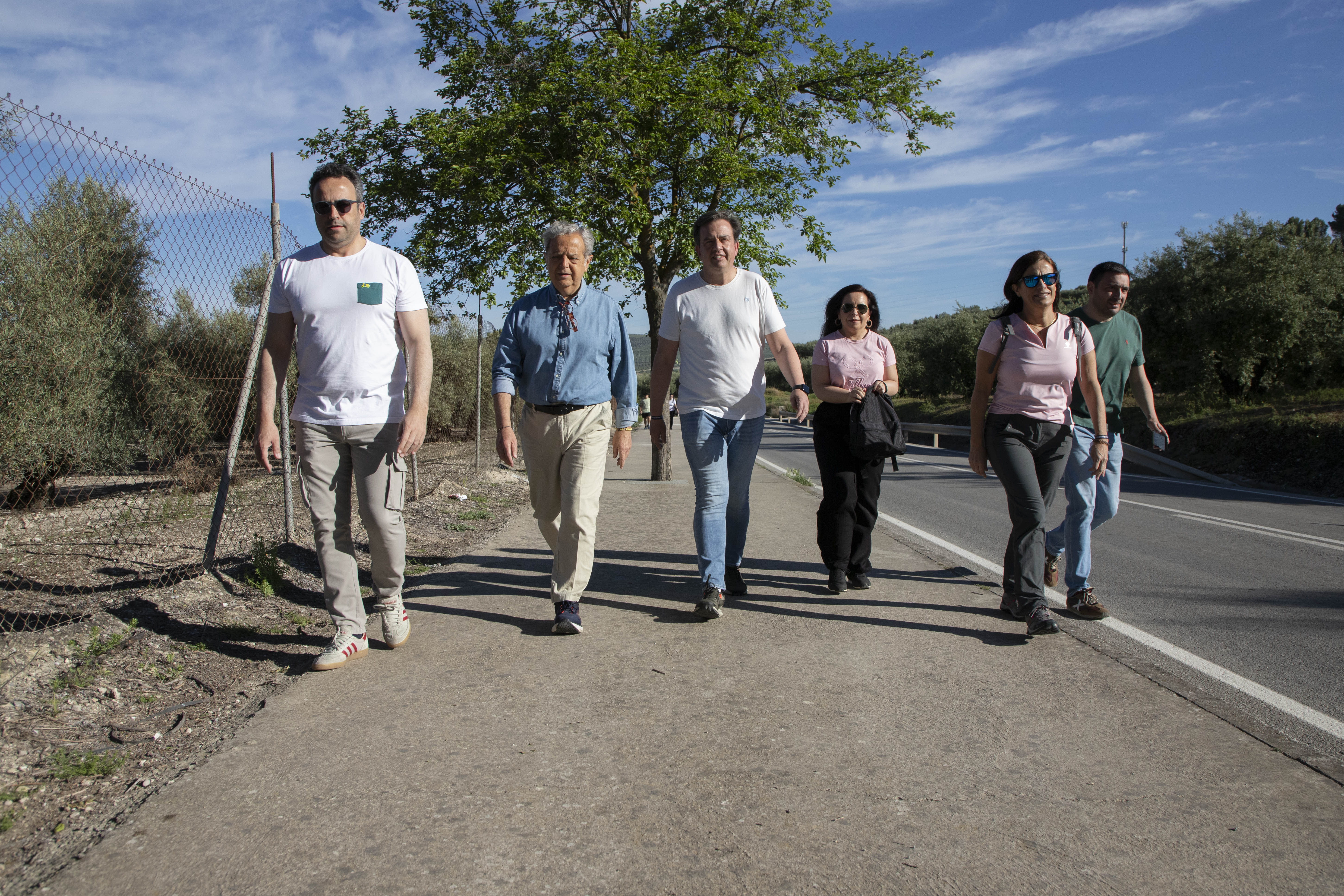 Visita al camino peatonal de acceso al Santuario de Aras