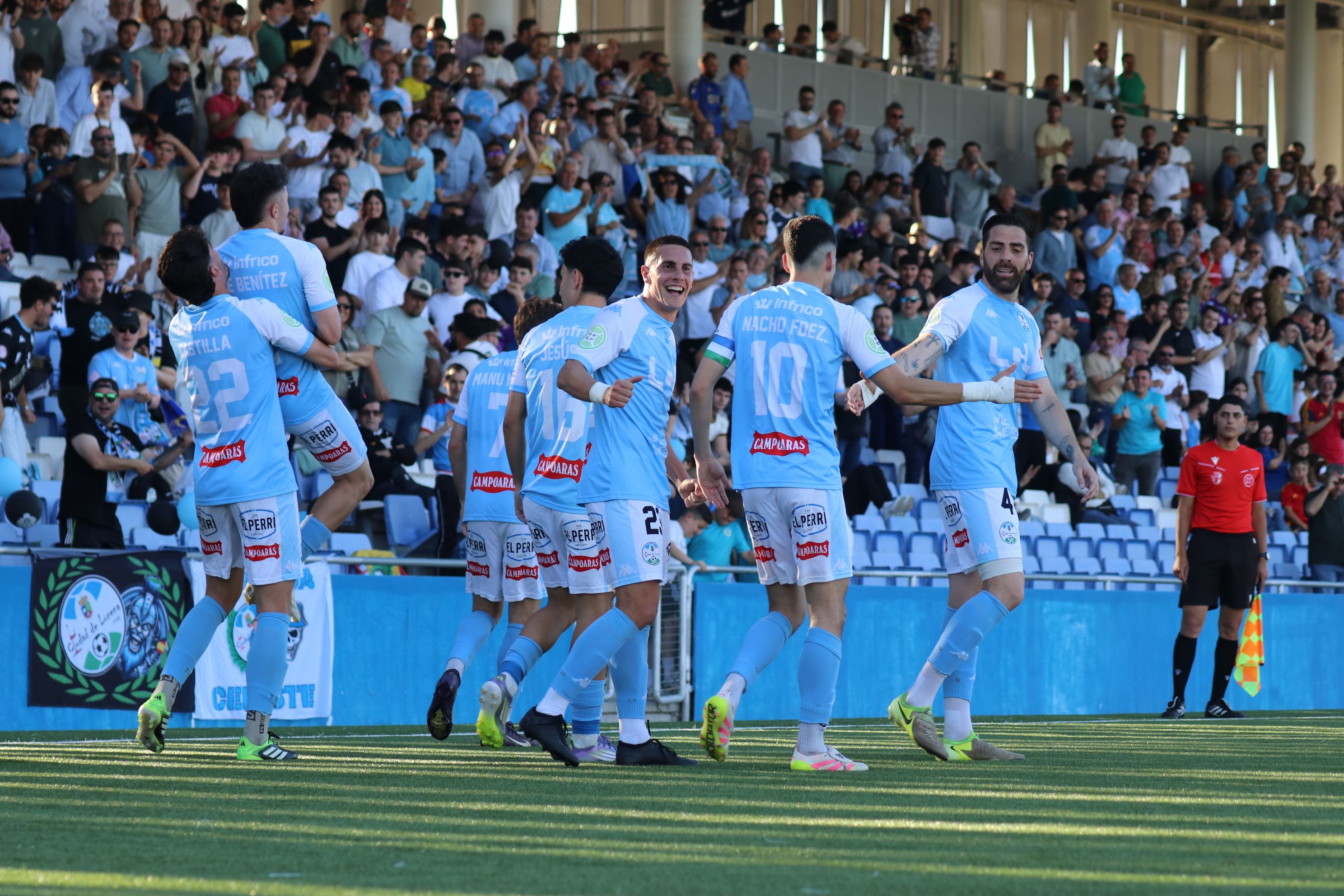 Los jugadores del Ciudad de Lucena celebrando el gol de Diego Canty contra el Bollullos CF