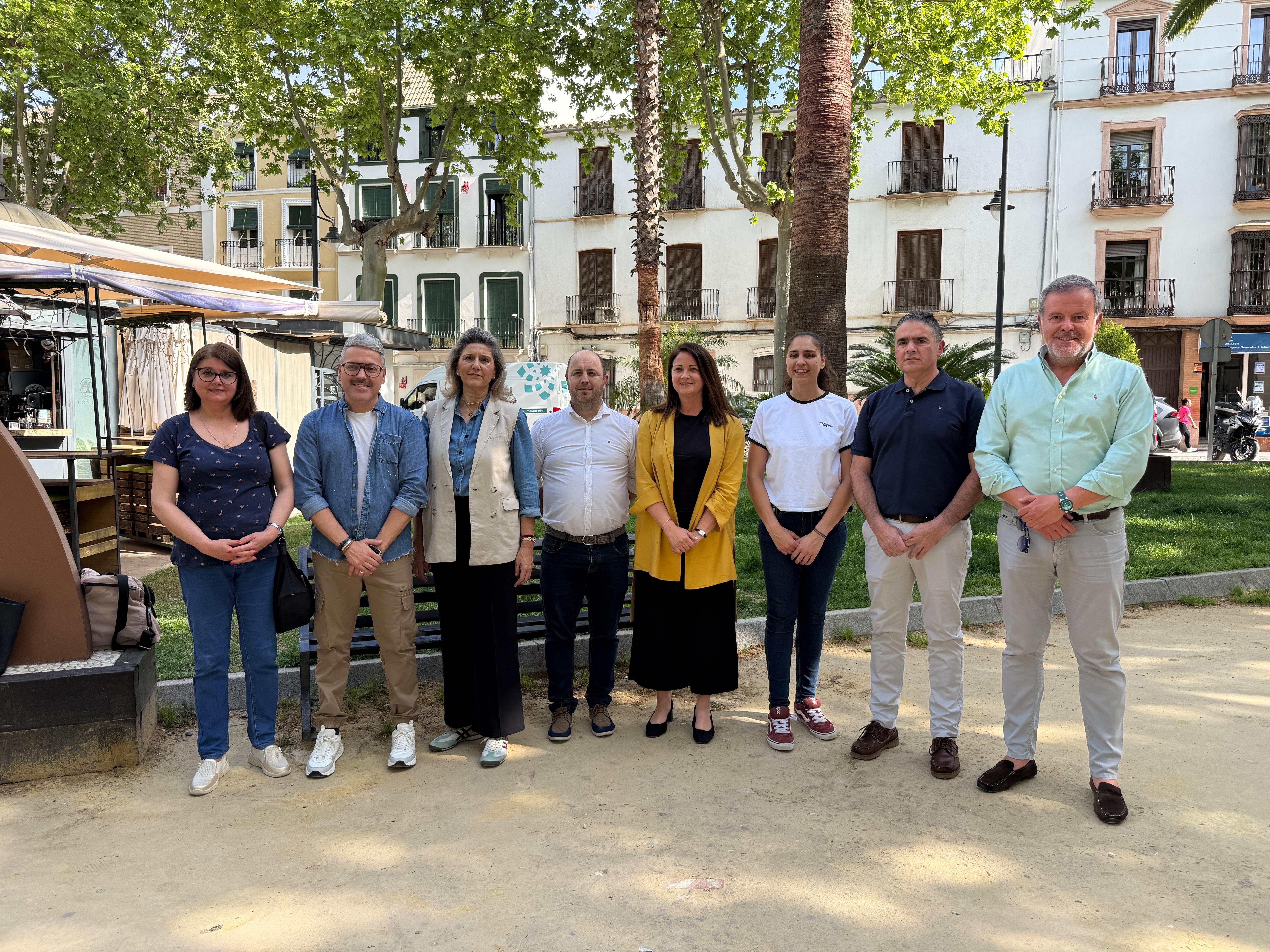 Representantes de la agrupación socialista de Lucena junto a la candidata Silvia Mellado