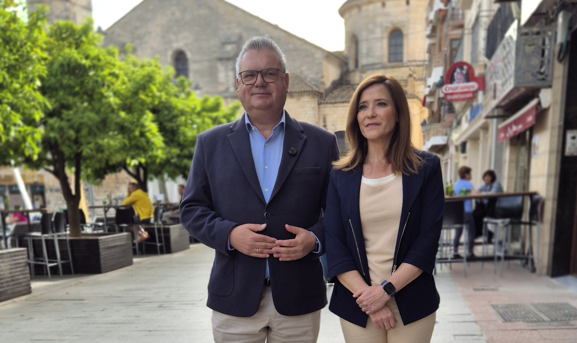 Esteban Morales e Isabel Carrasquilla durante la atención a los medios de comunicación este jueves en la Plaza Nueva