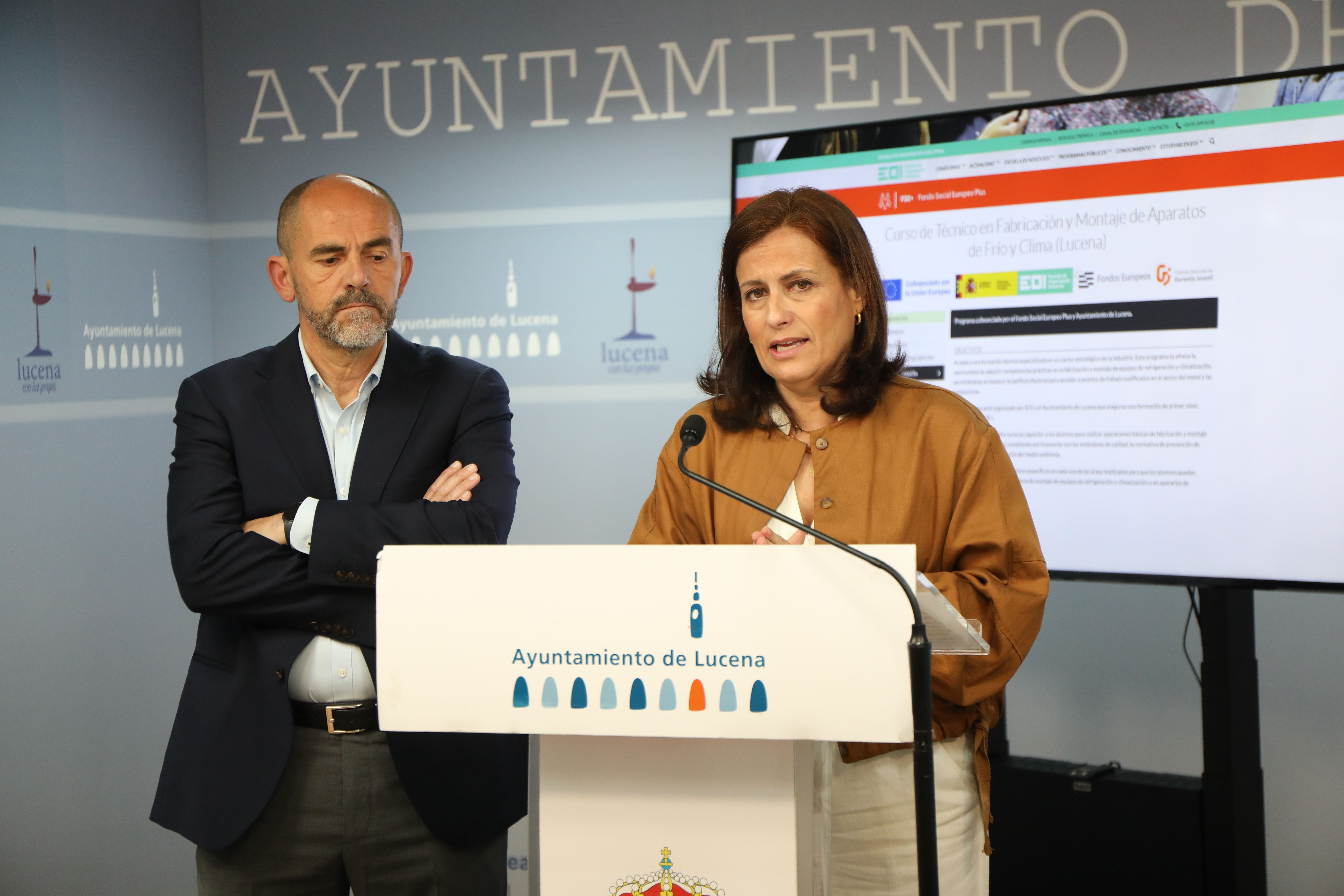 La concejala de Formación para el Empleo, Miriam Ortiz, junto al gerente de AFAR, Jesús Muñoz.