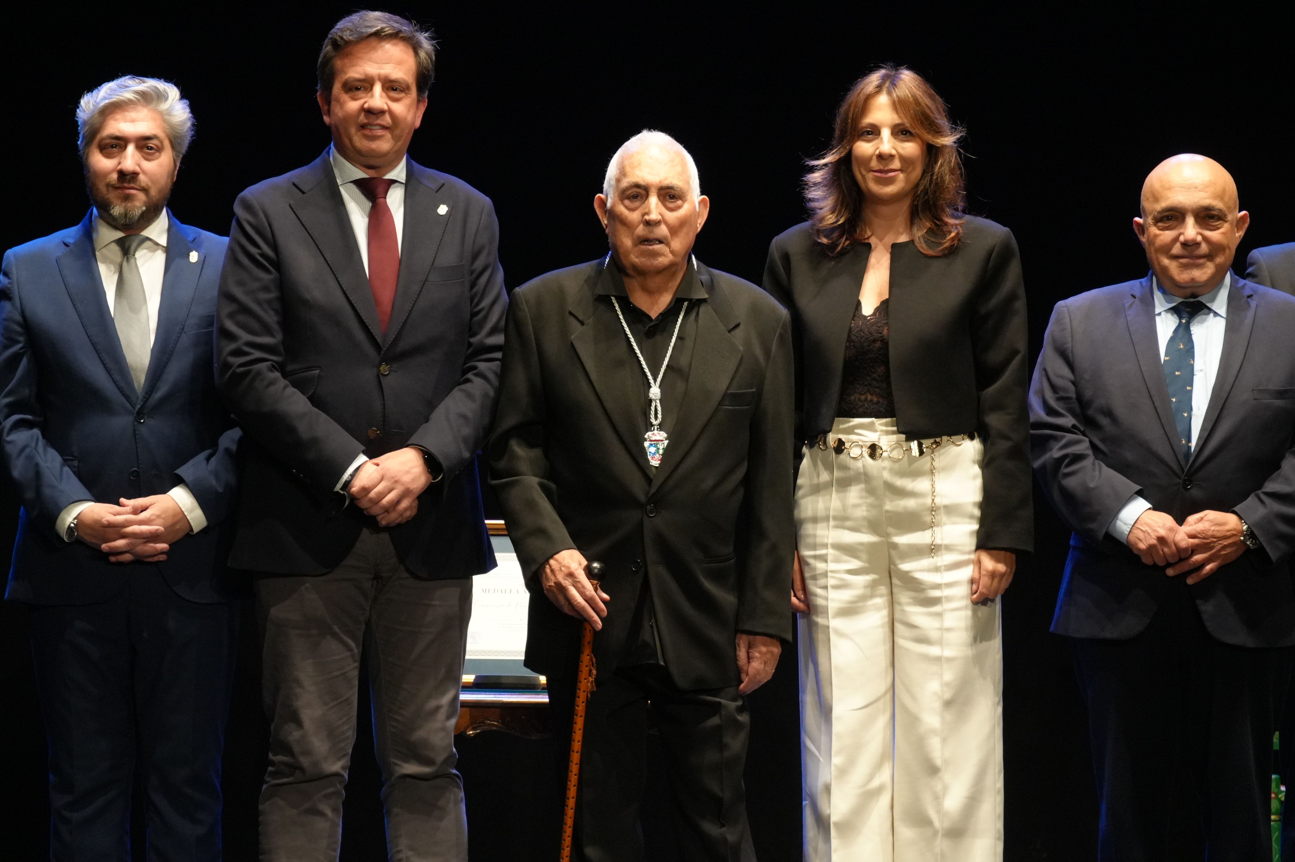 Entrega del galardón a Curro Lucena