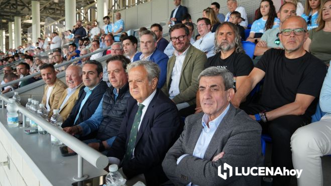 Jorge Torres junto al resto de autoridades en el palco viendo el encuentro ante la UD Tomares 