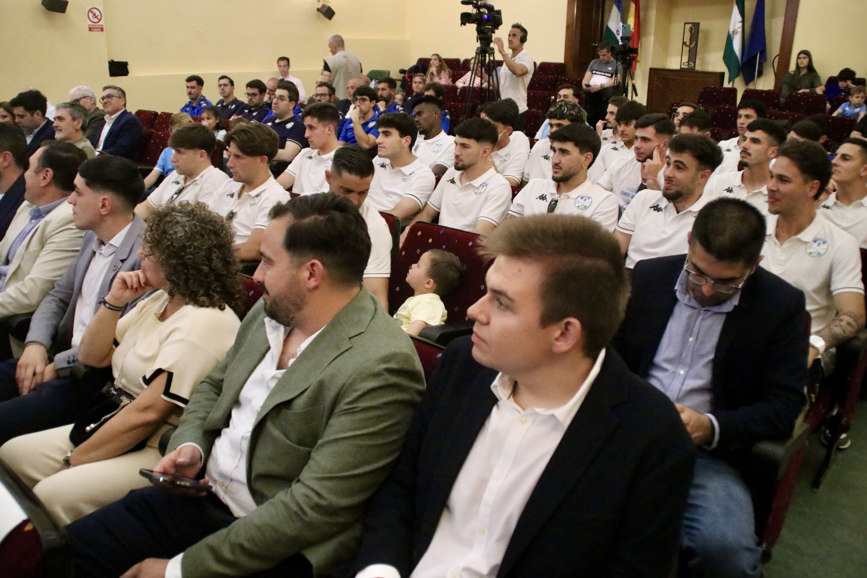 El Ciudad de Lucena celebra el ascenso a 2ª RFEF