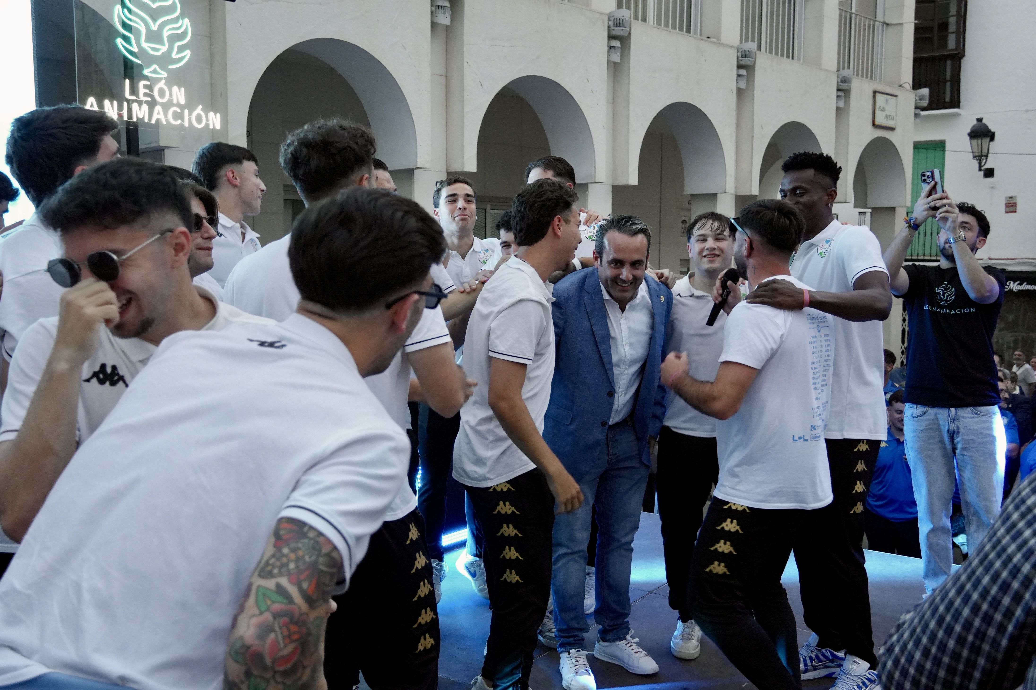 El Ciudad de Lucena celebra el ascenso a 2ª RFEF