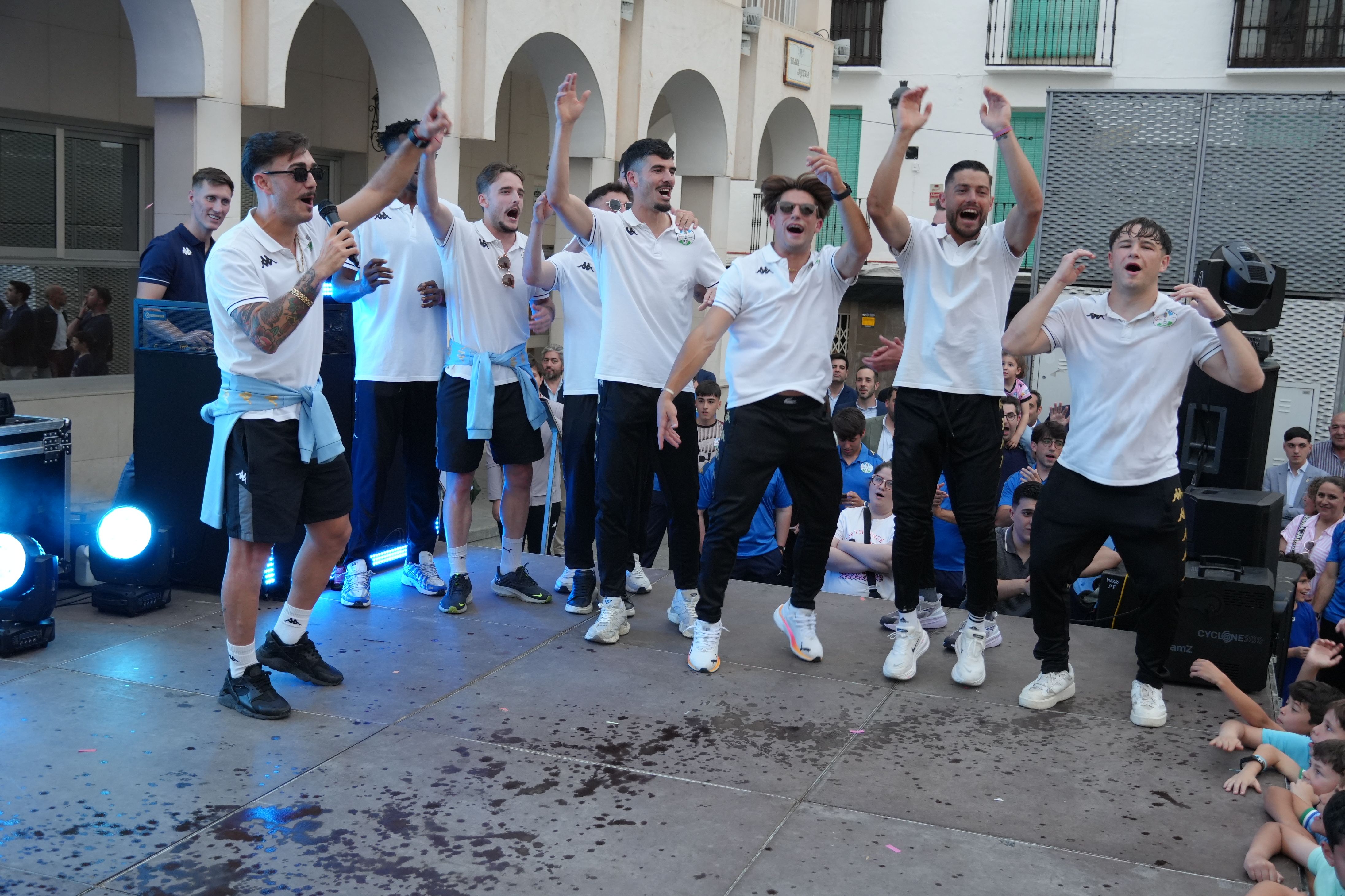 El Ciudad de Lucena celebra el ascenso a 2ª RFEF