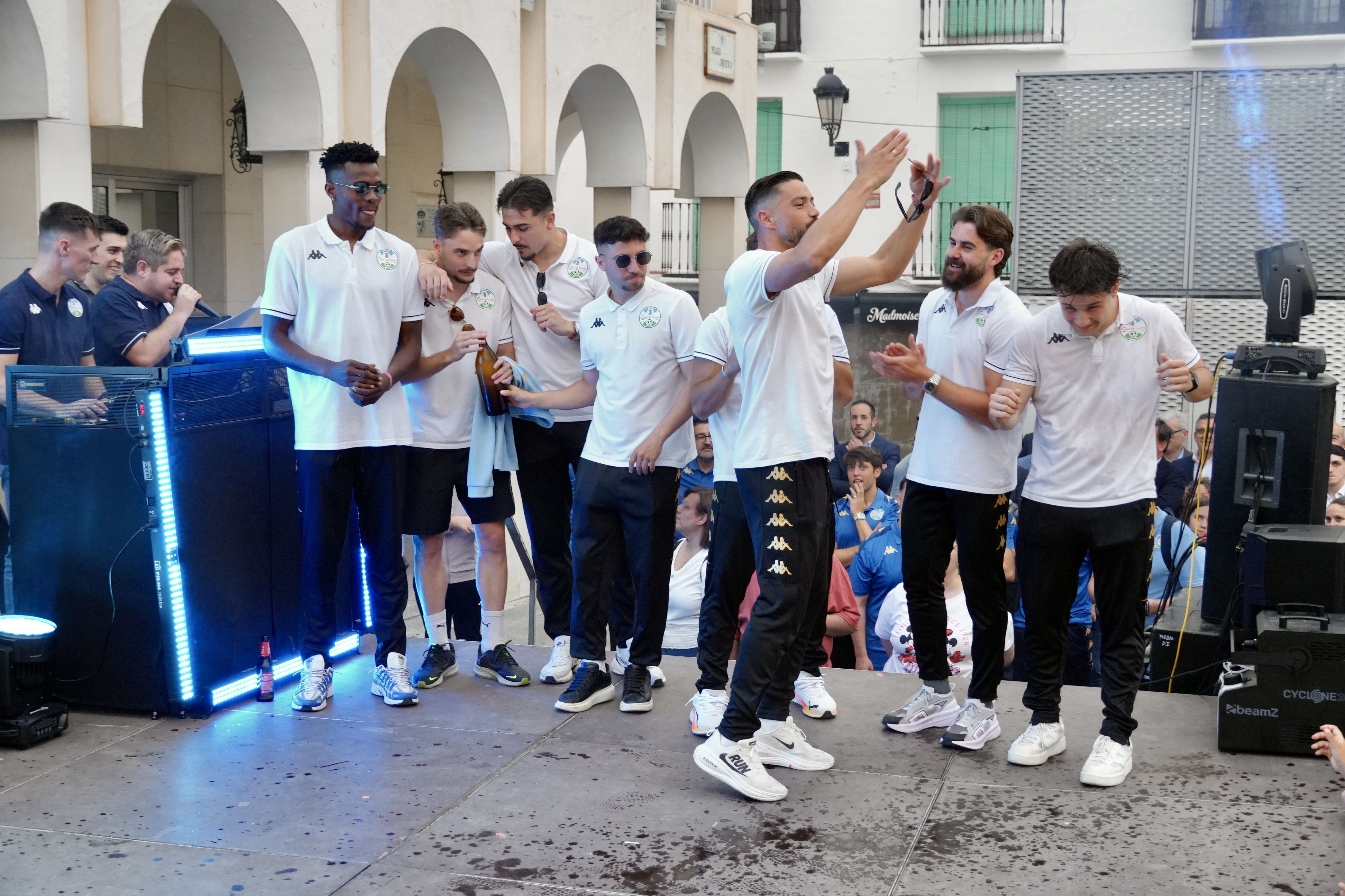 El Ciudad de Lucena celebra el ascenso a 2ª RFEF