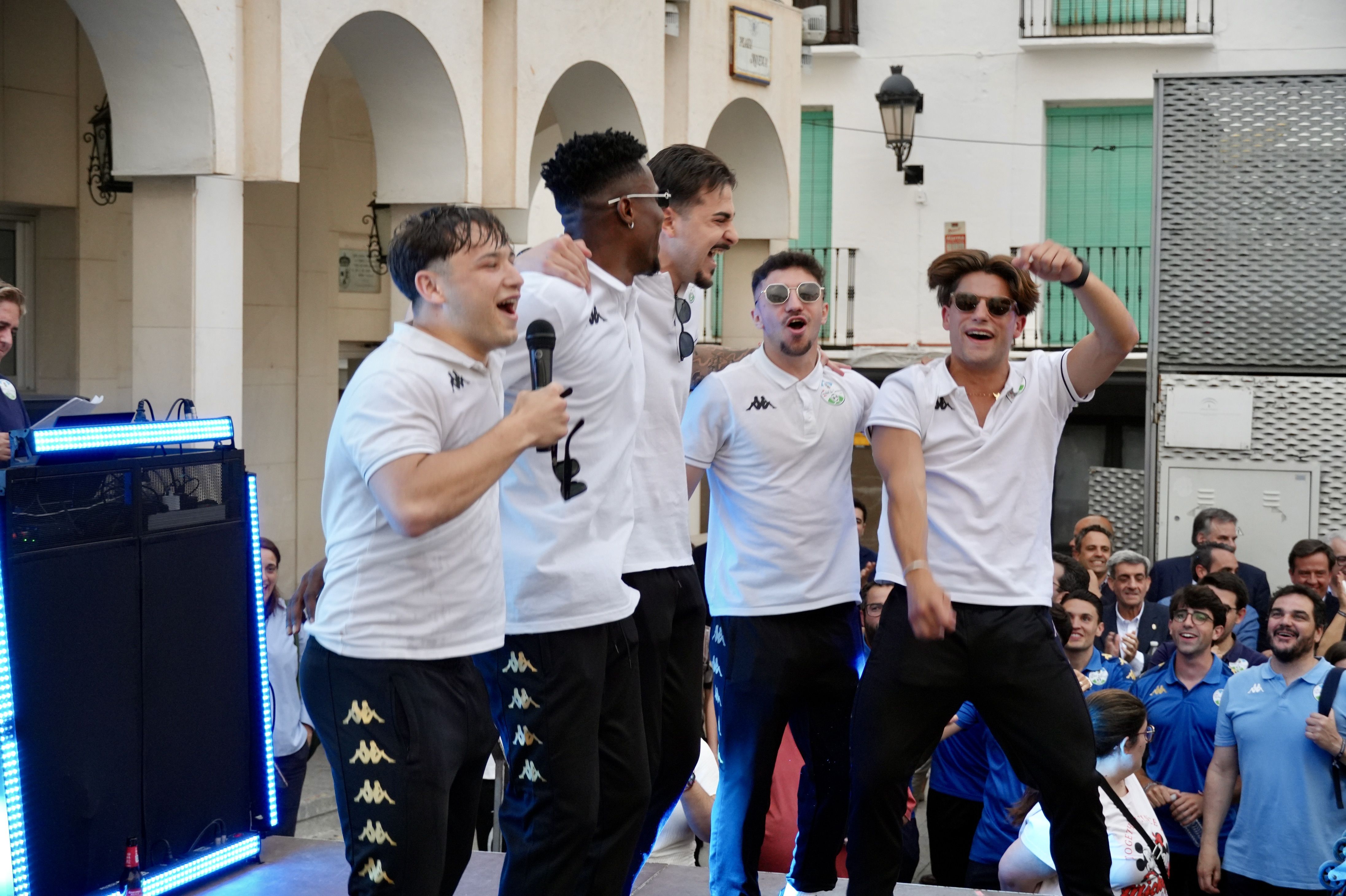 El Ciudad de Lucena celebra el ascenso a 2ª RFEF