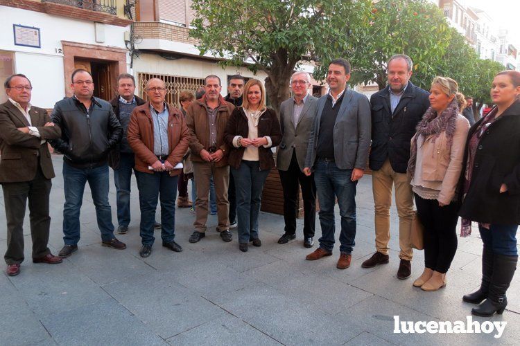 Distintos militantes y simpatizantes del PSOE, a la finalización del acto informativo. 