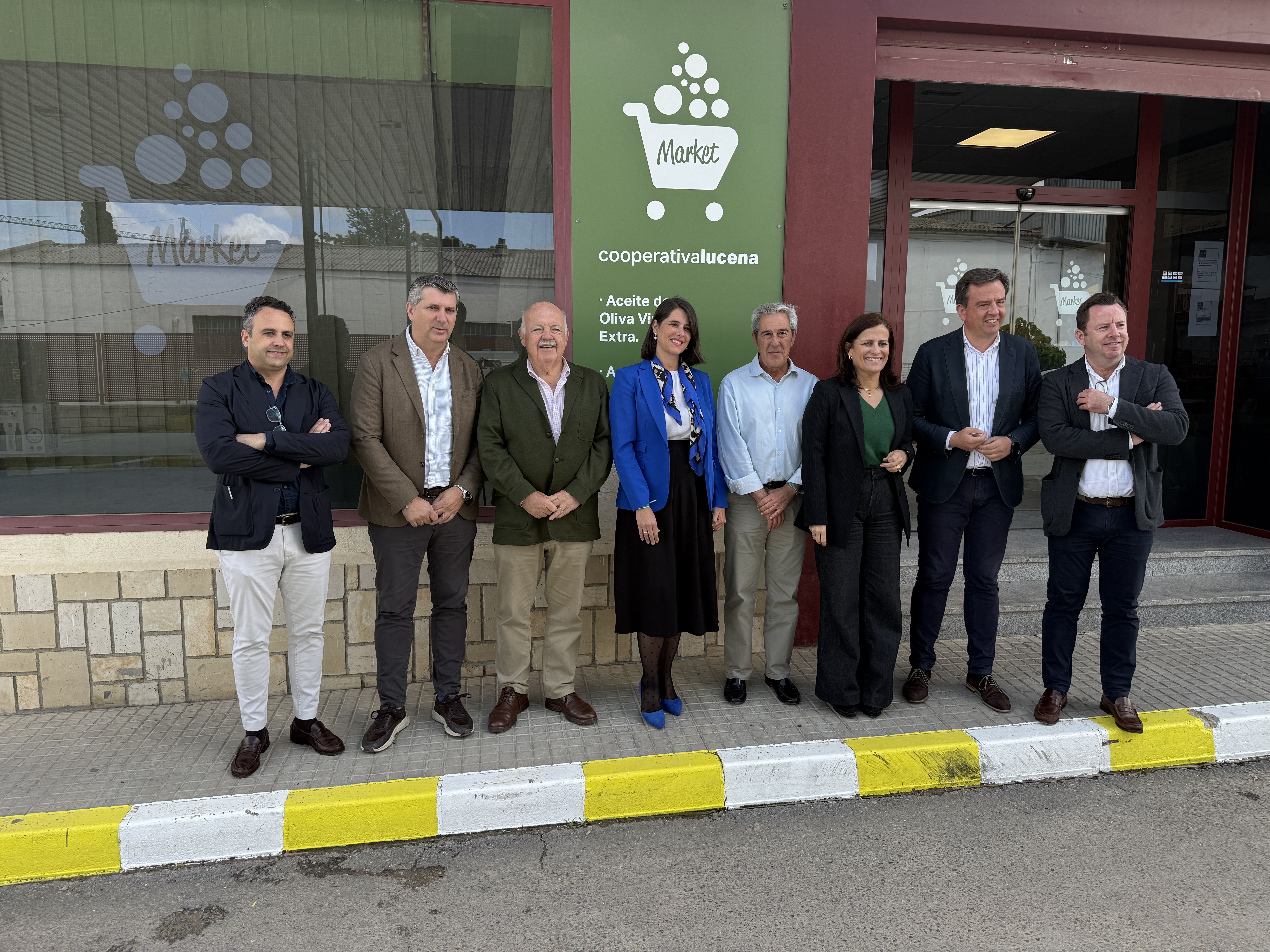 Un instante durante la visita a la Cooperativa Olivarera de Lucena.