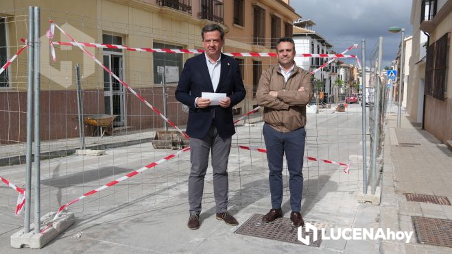 Aurelio Fernández y Javier Pineda durante la rueda de prensa en la calle Era Alta Aurelio Fernández y Javier Pineda durante la rueda de prensa en la calle Era Alta
