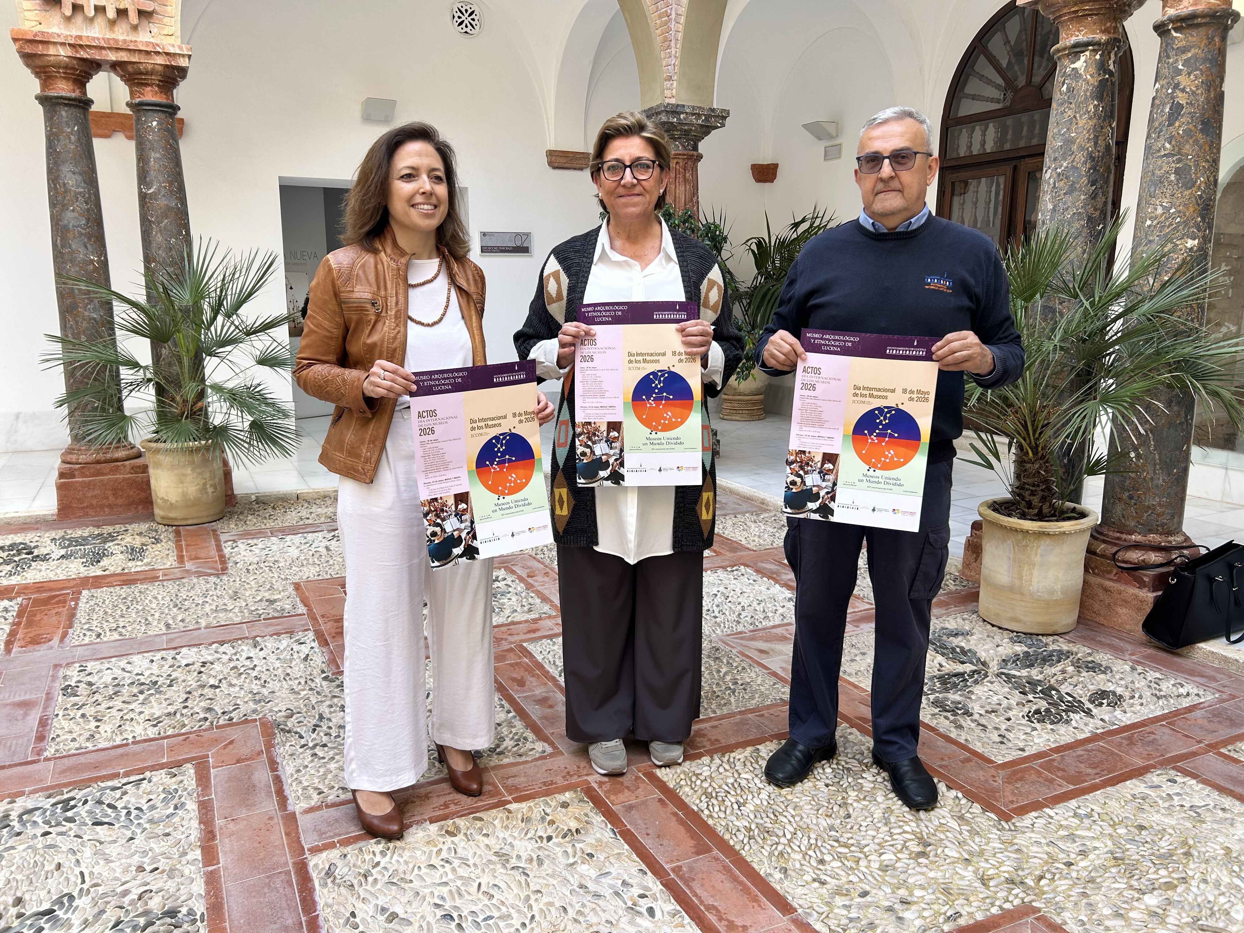 Mamen Galindo, Charo Valverde y Daniel Botella durante la presentación de este paquete de actividades en torno al Día Internacional de los Museos