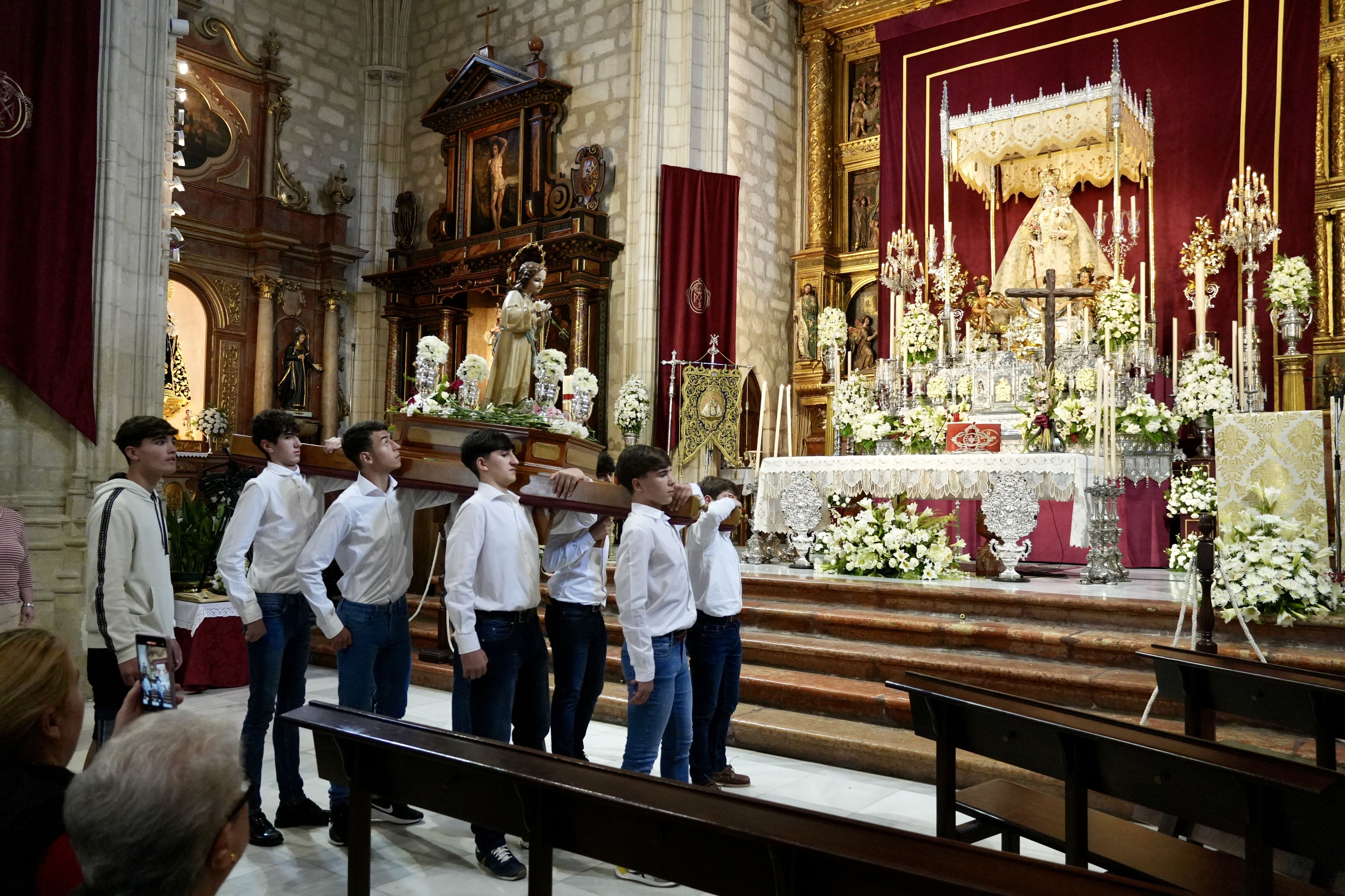 Procesión de la Virgen Niña del Colegio de La Purísima