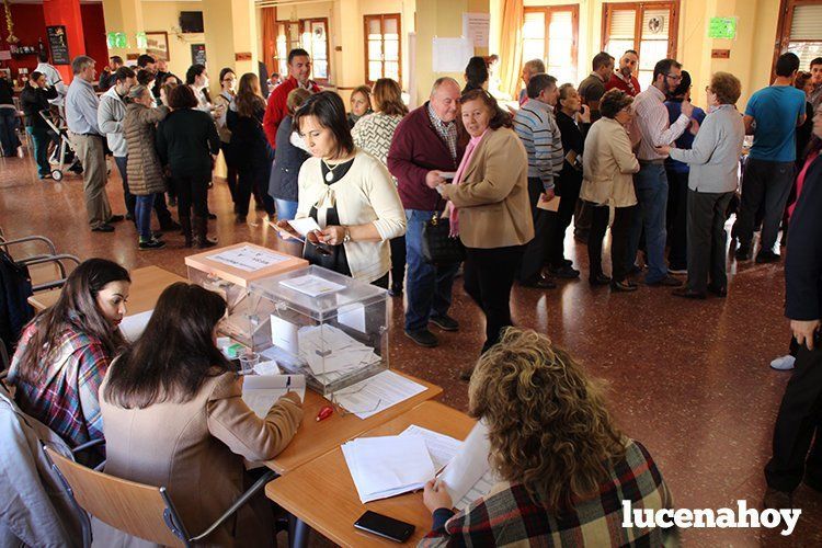 Un colegio electoral durante las últimas elecciones generales. Archivo