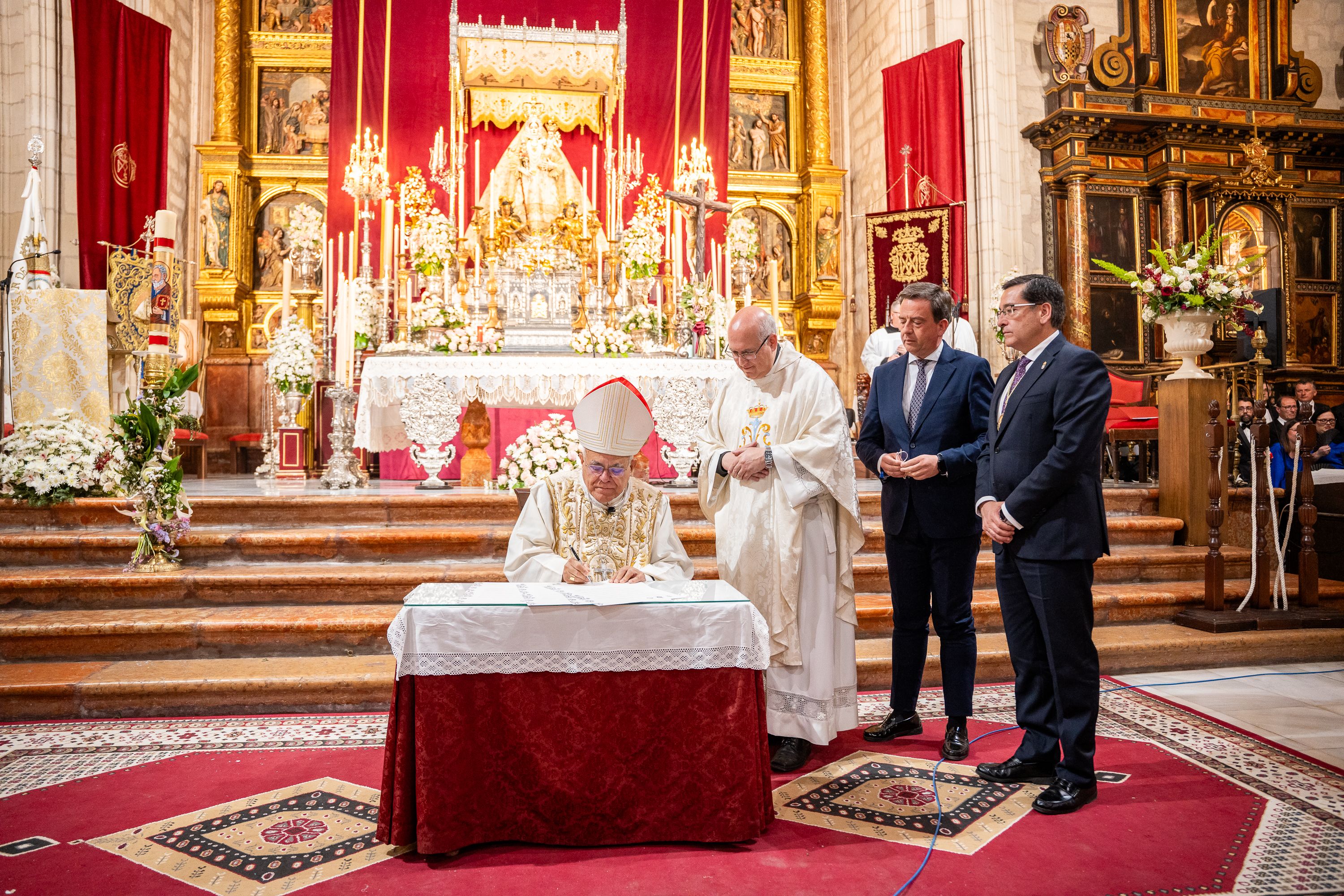 Un momento de la celebración religiosa. Foto: Jesús Cañete