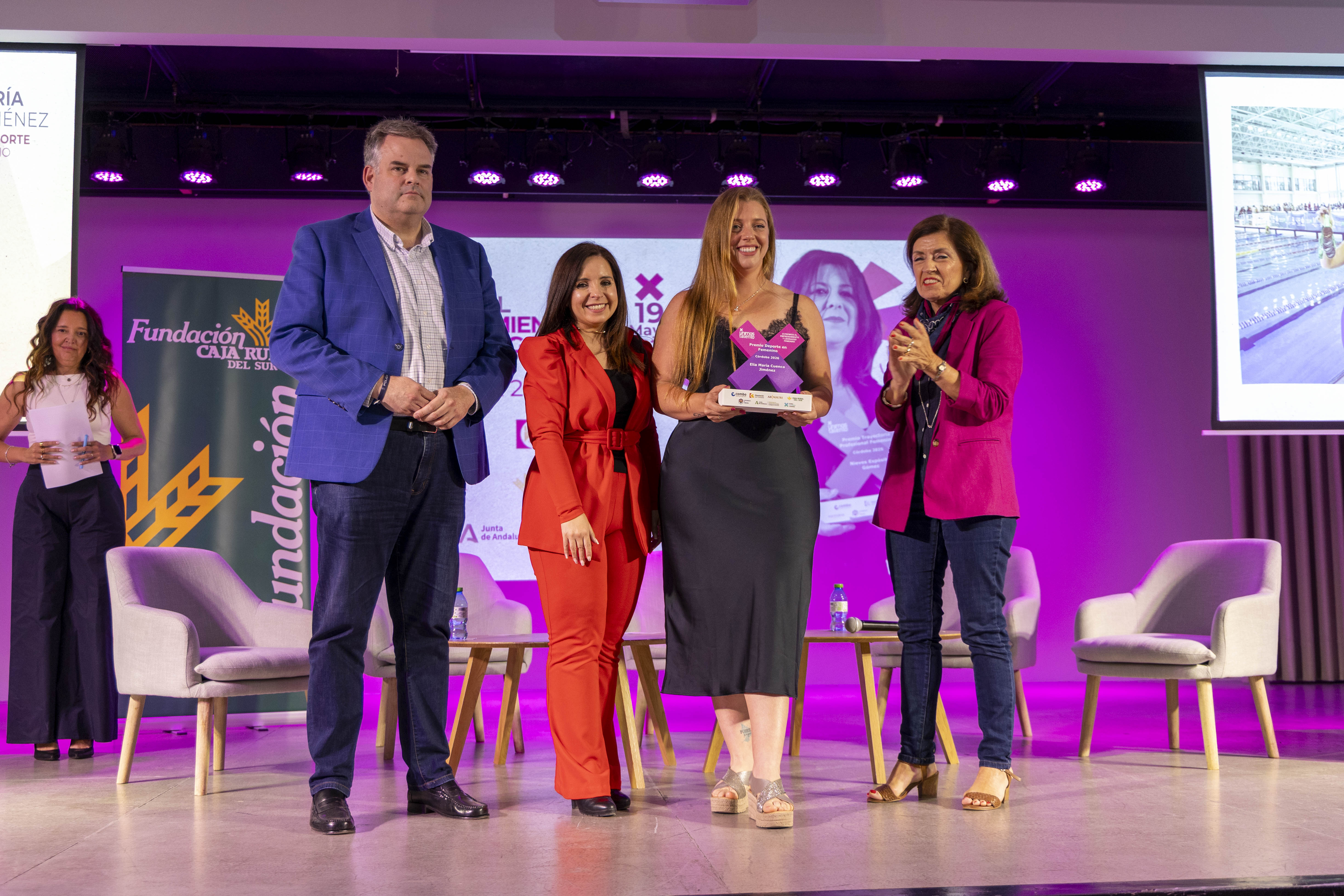Elica Cuenca recoge el III Premio al Emprendimiento y Liderazgo Femenino en la modalidad de Deportes Elica Cuenca recoge el III Premio al Emprendimiento y Liderazgo Femenino en la modalidad de Deportes